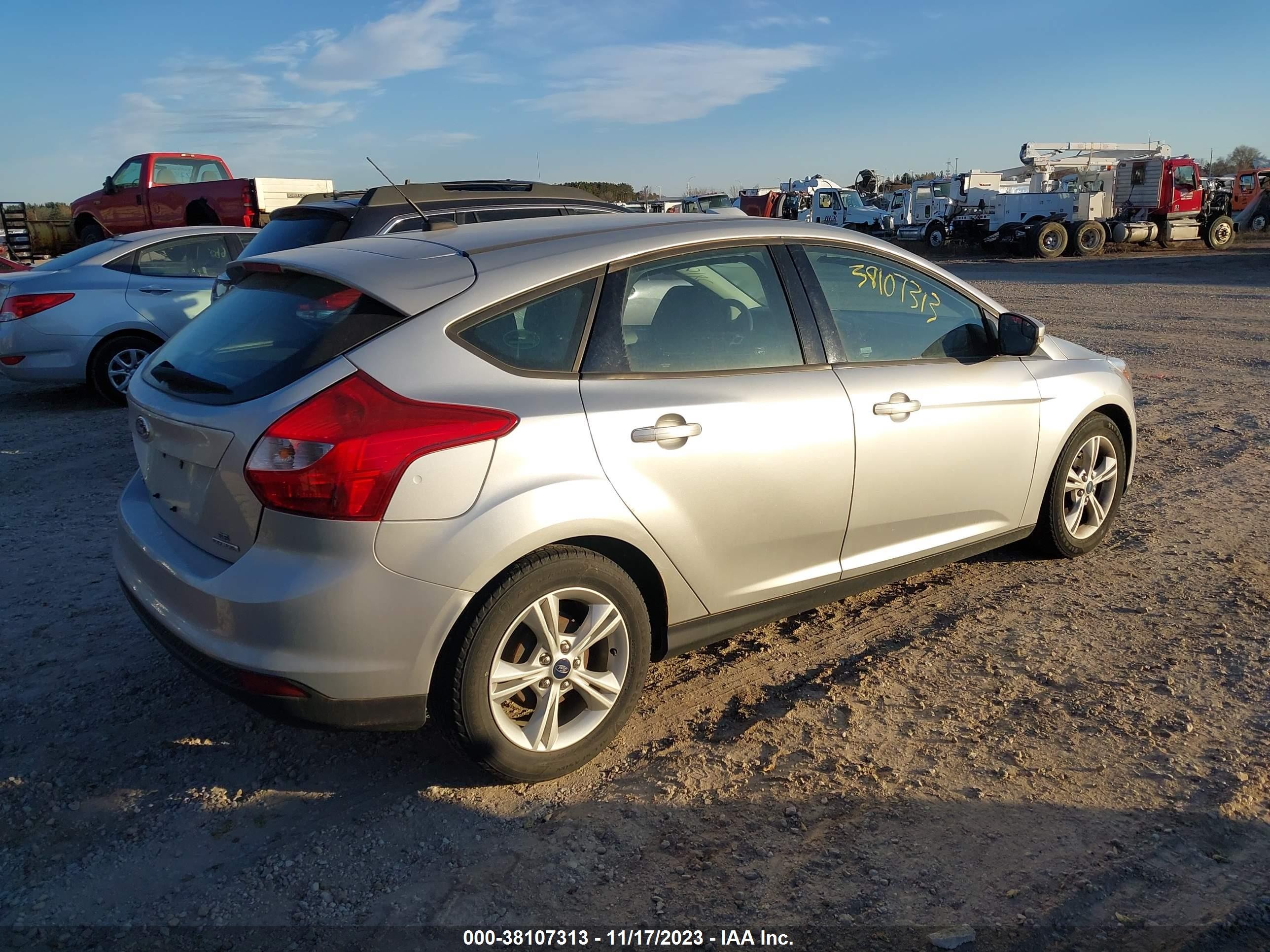 Photo 3 VIN: 1FADP3K28EL420713 - FORD FOCUS 