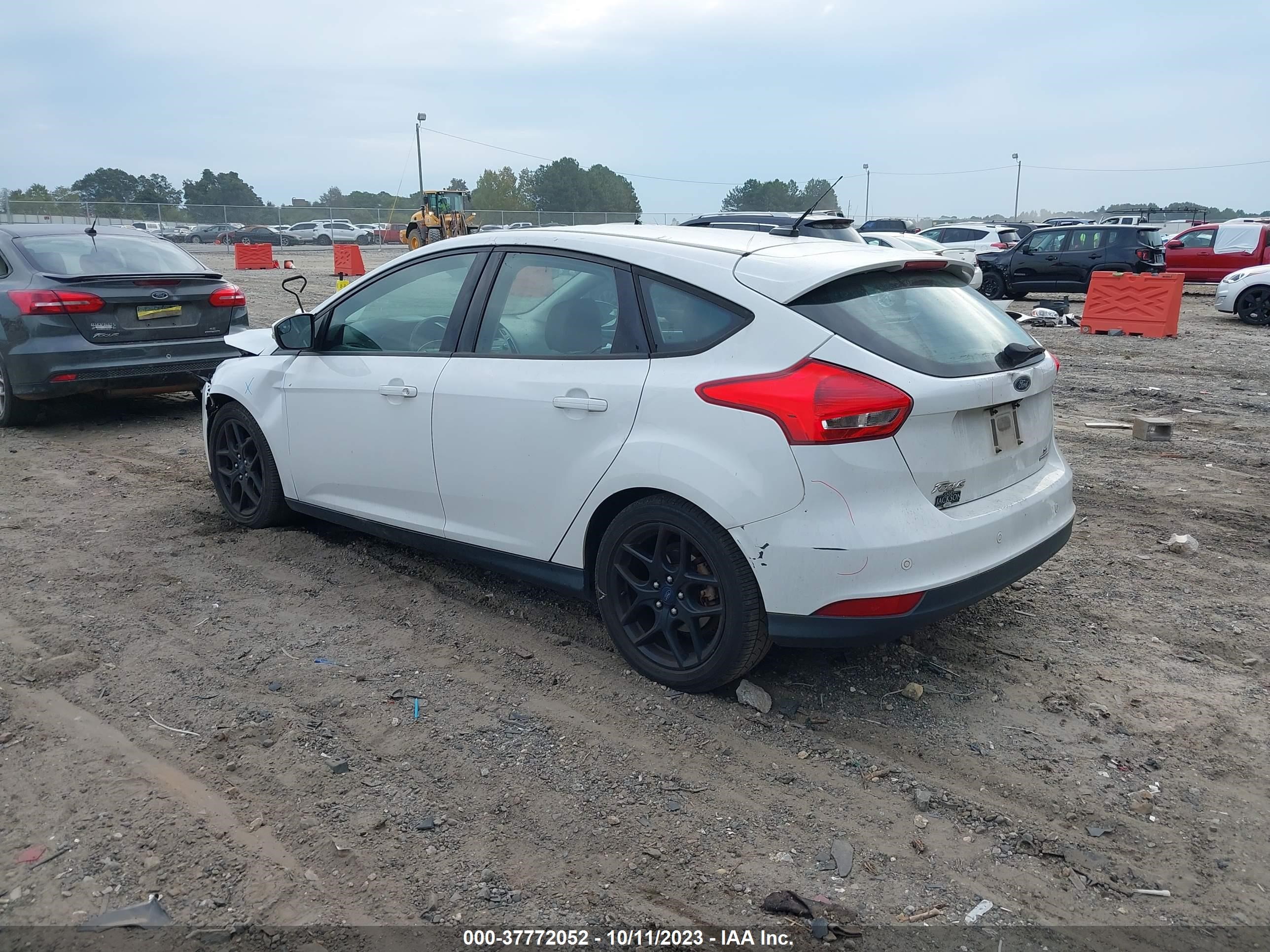 Photo 2 VIN: 1FADP3K28GL299538 - FORD FOCUS 