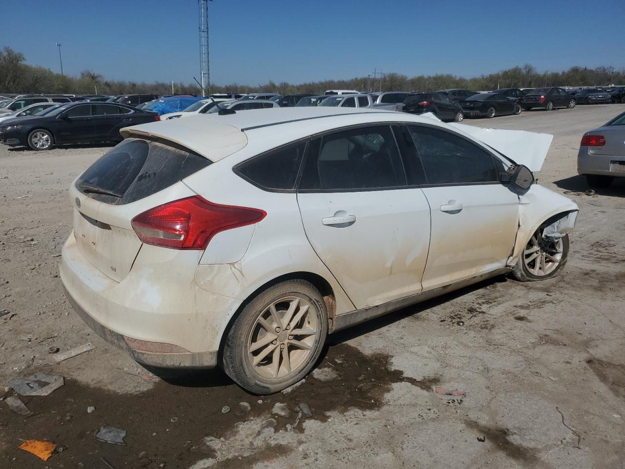 Photo 2 VIN: 1FADP3K28HL318798 - FORD FOCUS 