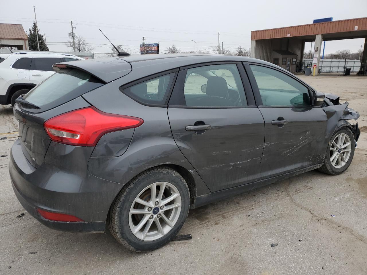 Photo 2 VIN: 1FADP3K28JL330343 - FORD FOCUS 