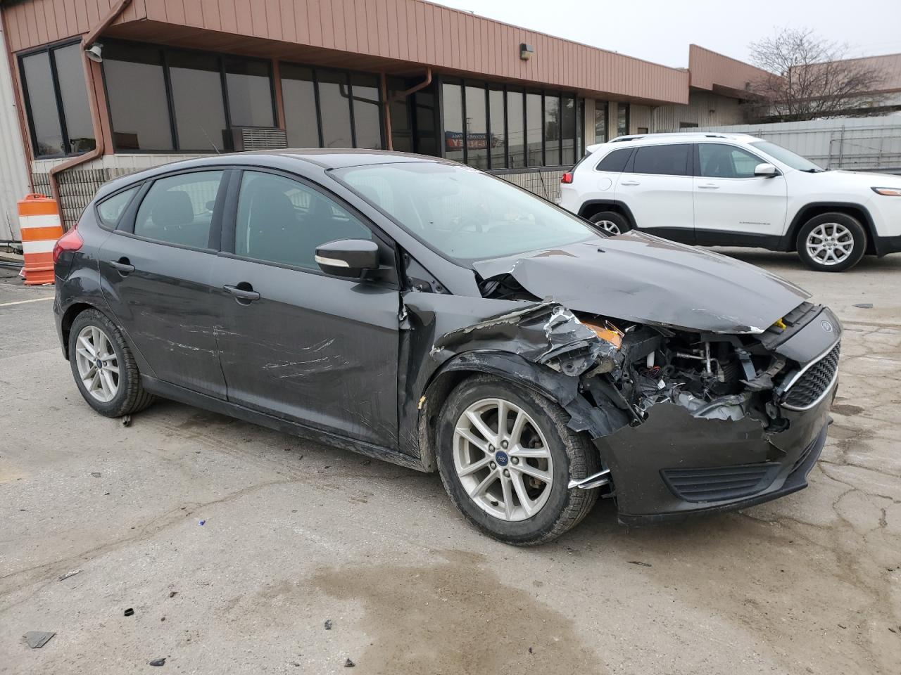 Photo 3 VIN: 1FADP3K28JL330343 - FORD FOCUS 