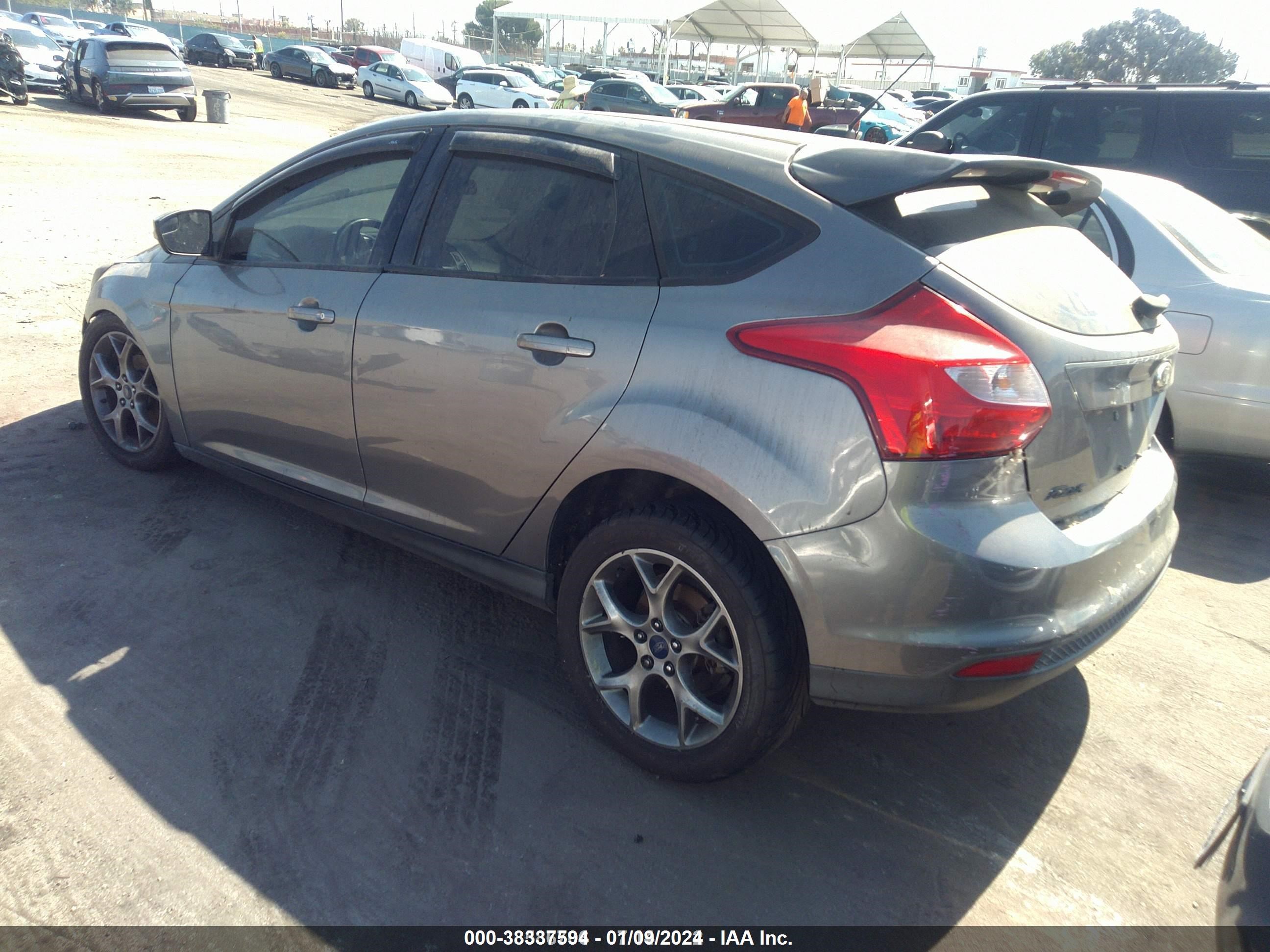 Photo 2 VIN: 1FADP3K29DL214024 - FORD FOCUS 