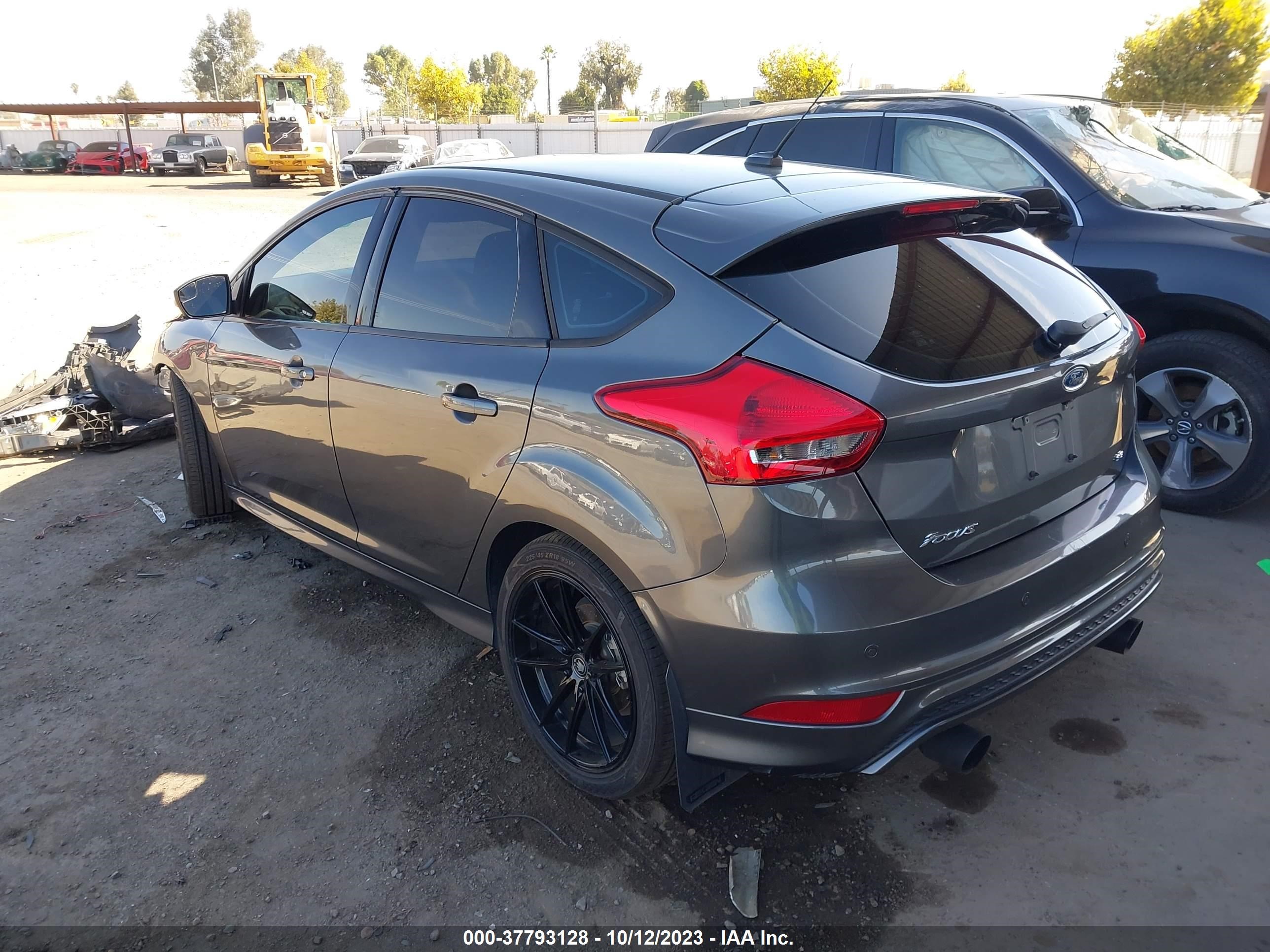 Photo 2 VIN: 1FADP3K29FL211157 - FORD FOCUS 