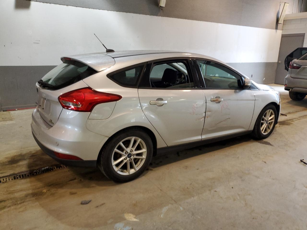 Photo 2 VIN: 1FADP3K29GL313981 - FORD FOCUS 