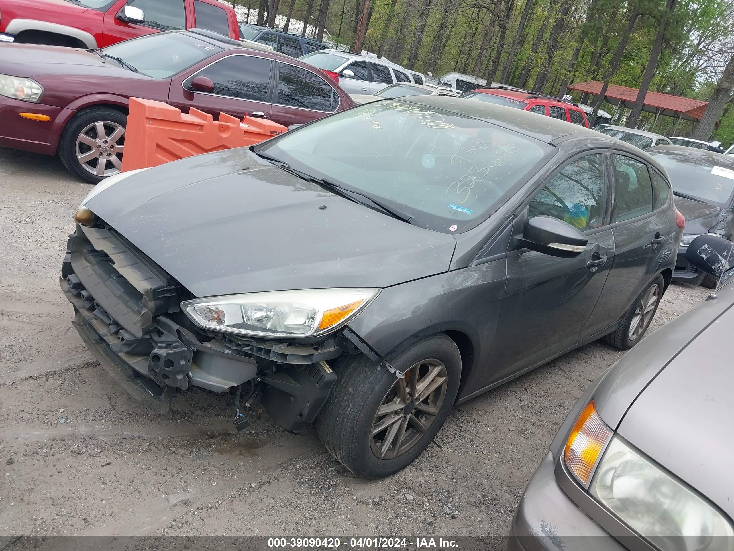 Photo 1 VIN: 1FADP3K29GL323636 - FORD FOCUS 