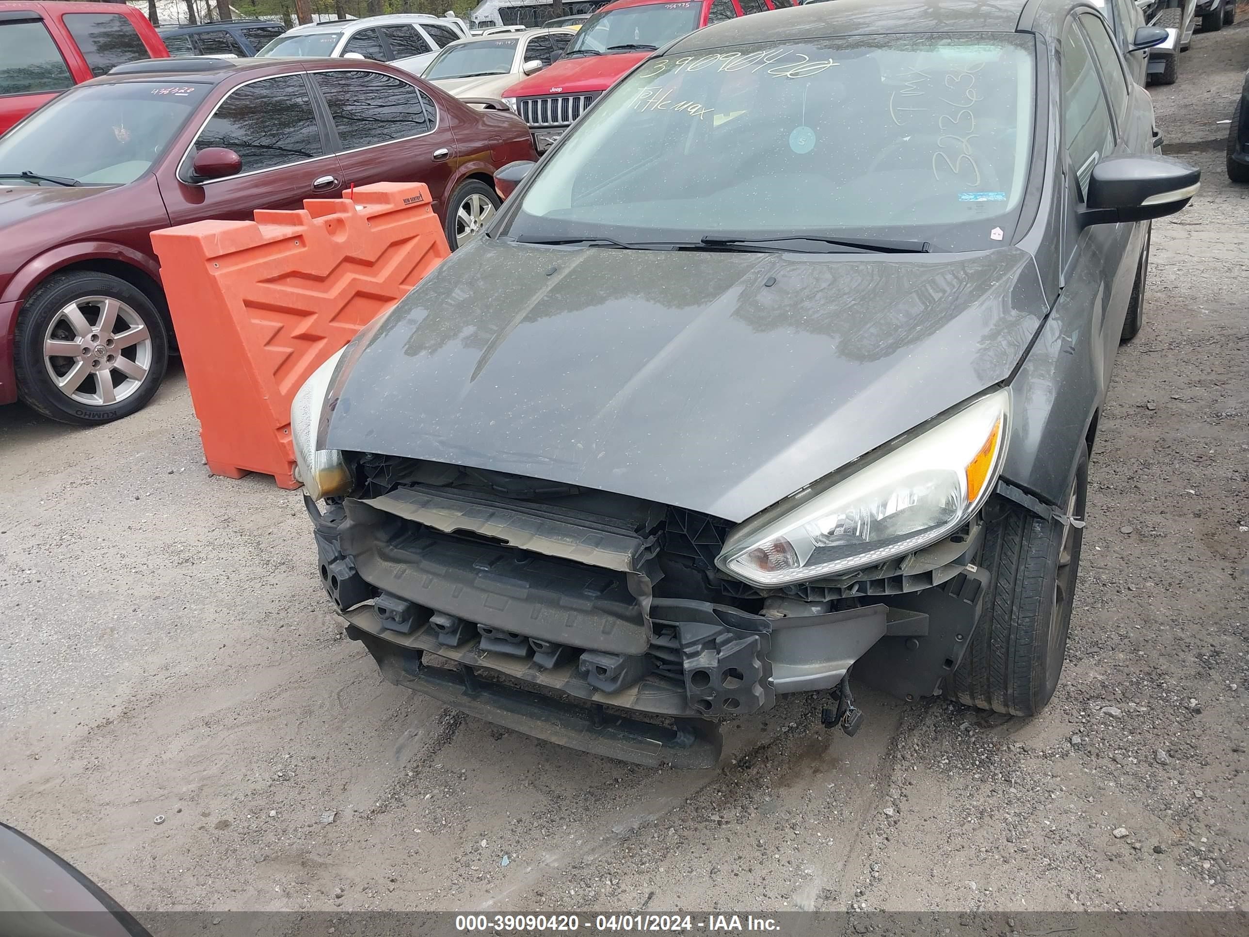 Photo 5 VIN: 1FADP3K29GL323636 - FORD FOCUS 