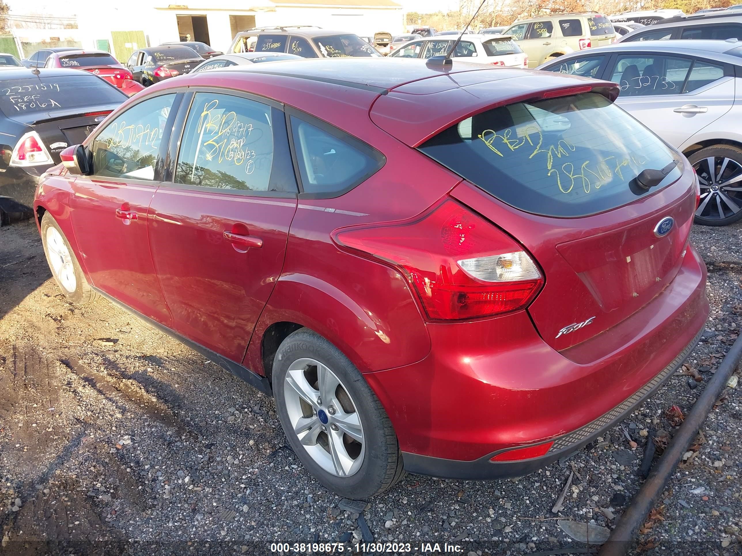 Photo 2 VIN: 1FADP3K2XDL229907 - FORD FOCUS 