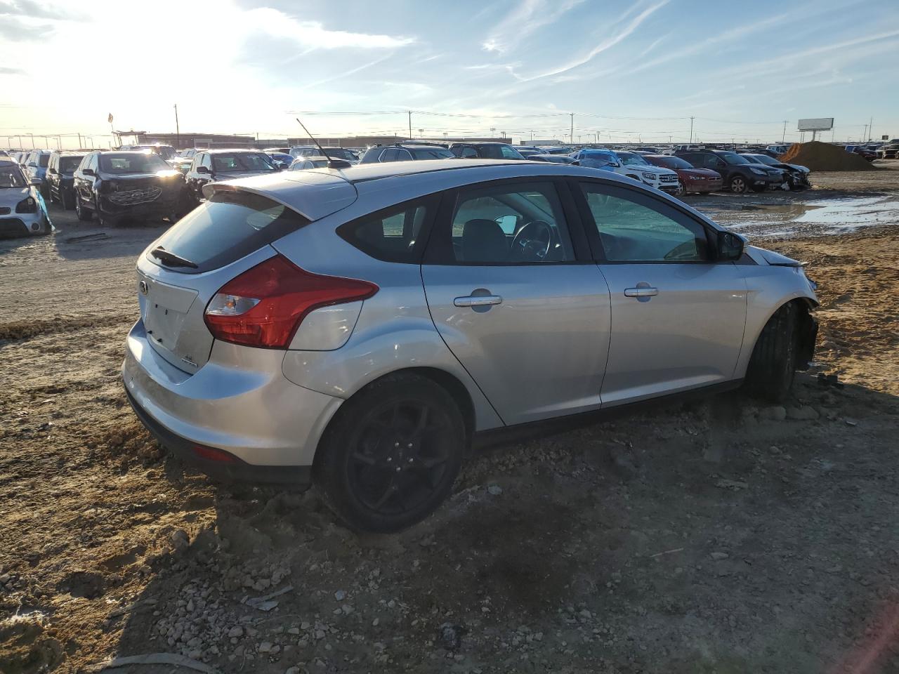 Photo 2 VIN: 1FADP3K2XEL337445 - FORD FOCUS 