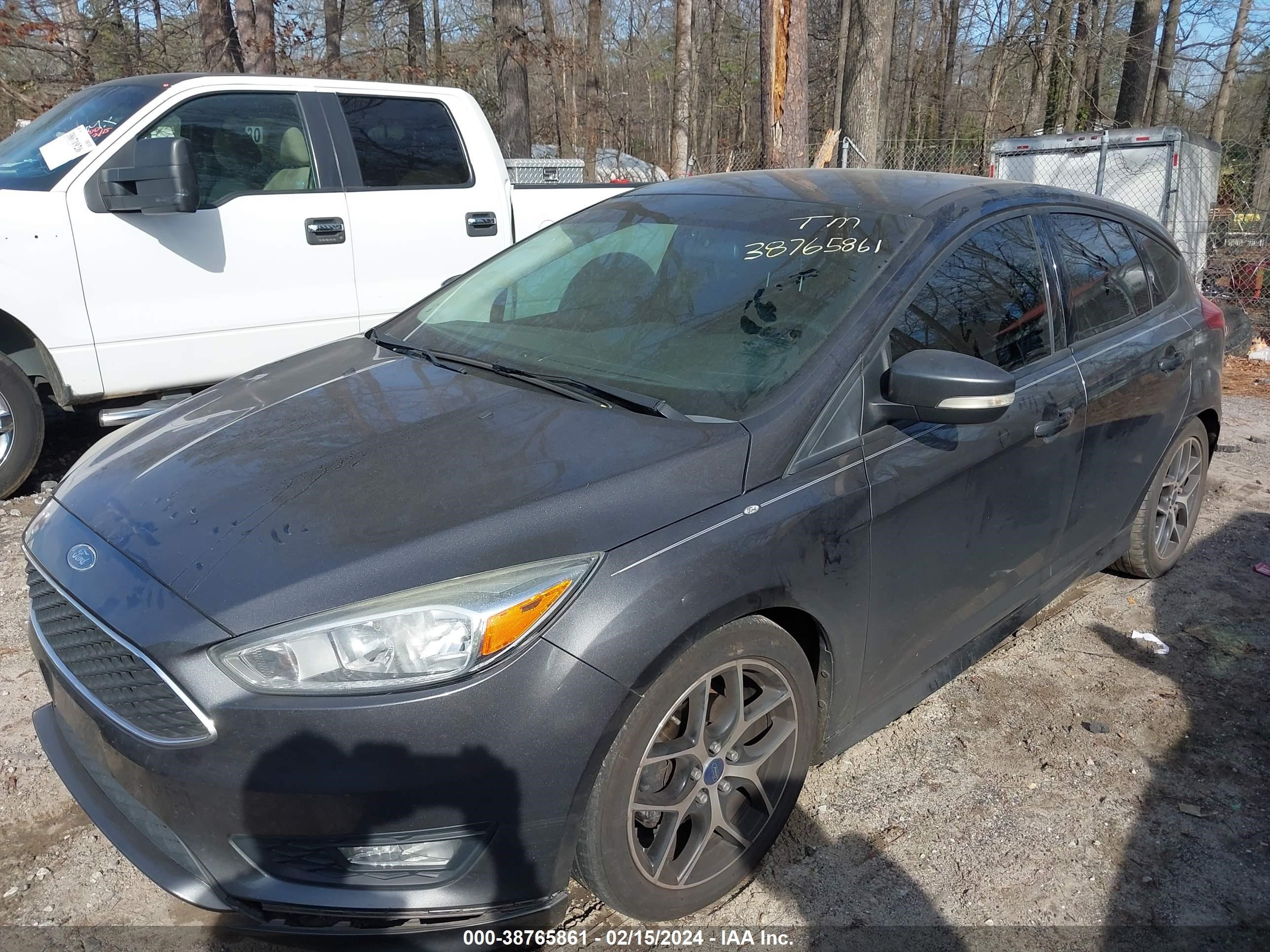 Photo 1 VIN: 1FADP3K2XFL338466 - FORD FOCUS 