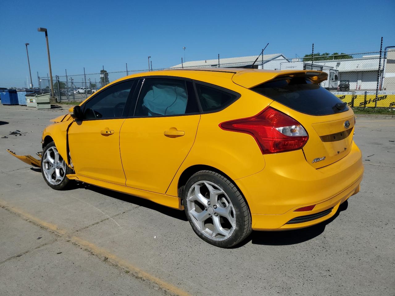 Photo 1 VIN: 1FADP3L90DL233847 - FORD FOCUS 