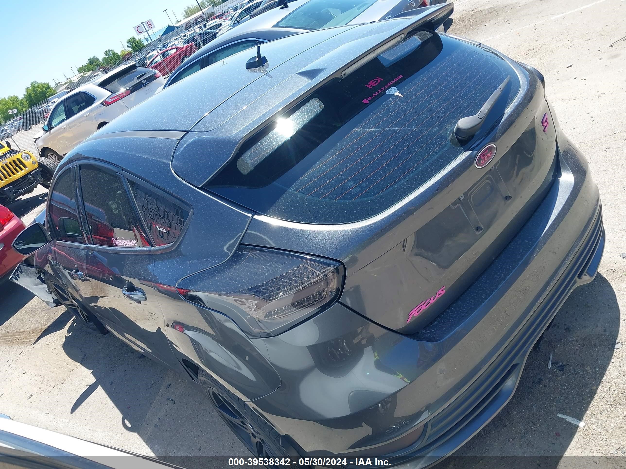 Photo 2 VIN: 1FADP3L90GL383963 - FORD FOCUS ST 