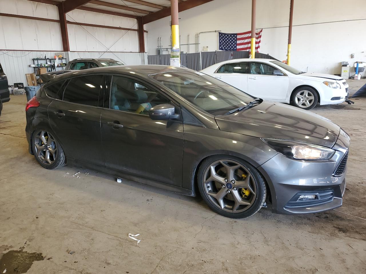 Photo 3 VIN: 1FADP3L90JL306954 - FORD FOCUS 