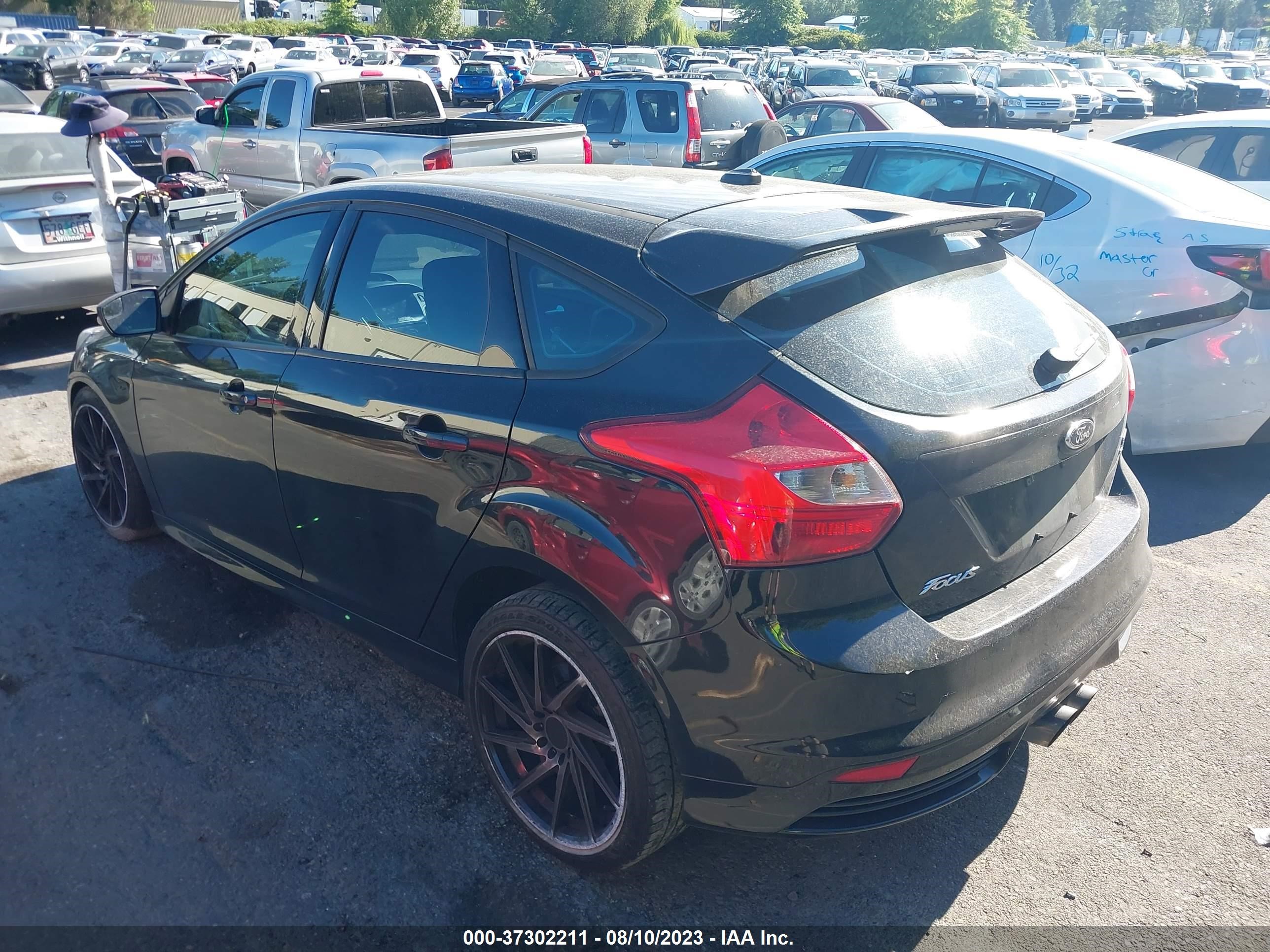 Photo 2 VIN: 1FADP3L91DL185923 - FORD FOCUS 