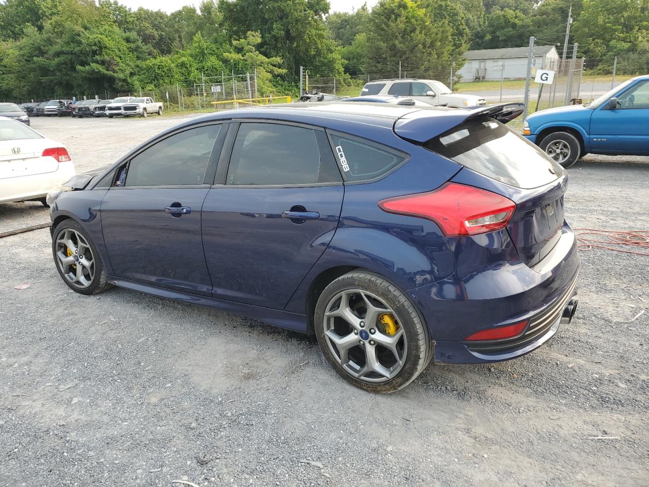 Photo 1 VIN: 1FADP3L91HL228260 - FORD FOCUS 