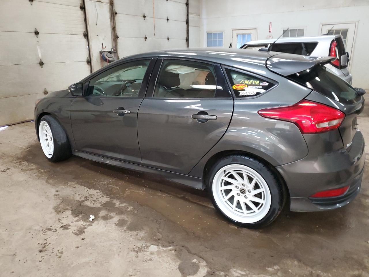 Photo 1 VIN: 1FADP3L91JL289405 - FORD FOCUS 