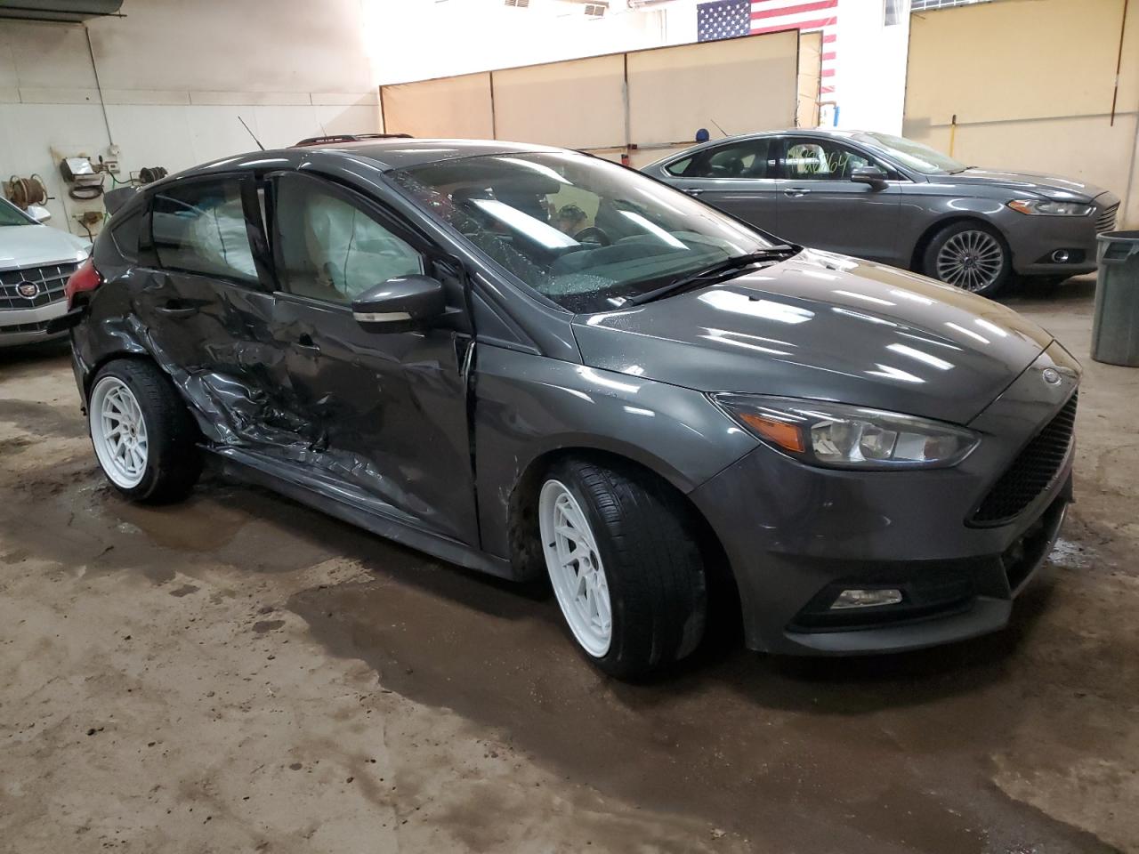 Photo 3 VIN: 1FADP3L91JL289405 - FORD FOCUS 