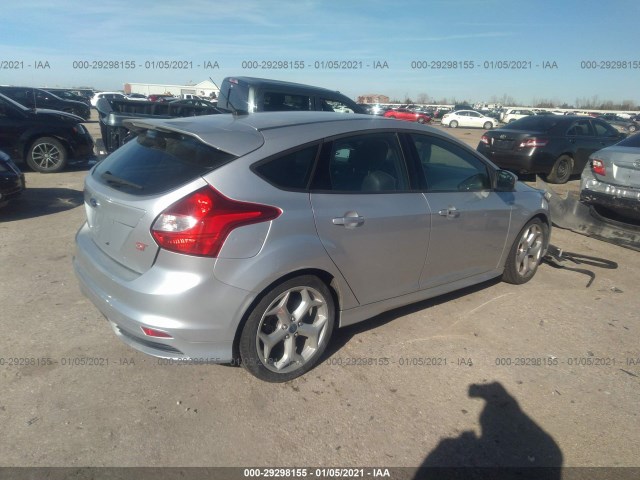 Photo 3 VIN: 1FADP3L92DL185719 - FORD FOCUS 