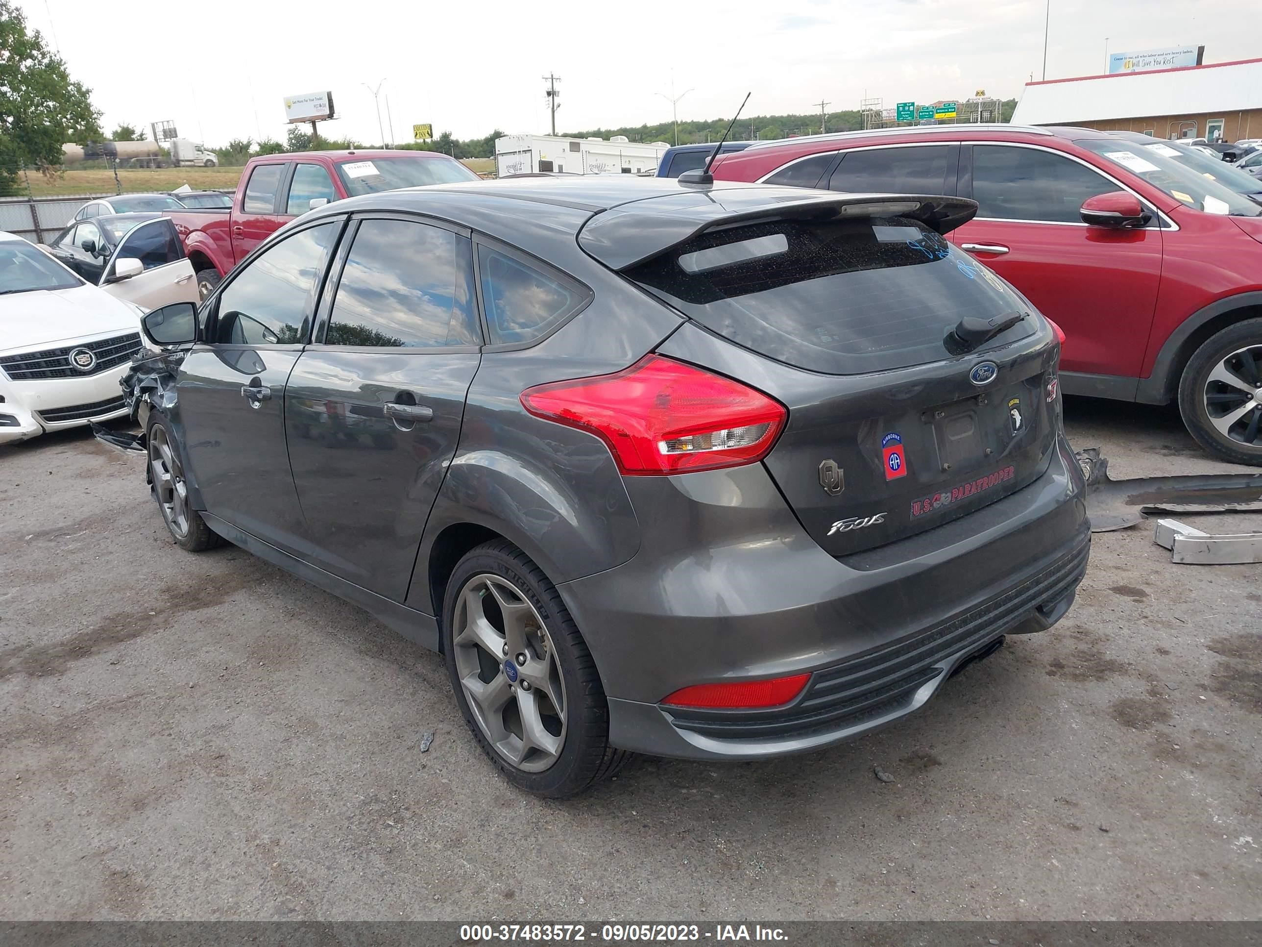 Photo 2 VIN: 1FADP3L92JL269244 - FORD FOCUS 