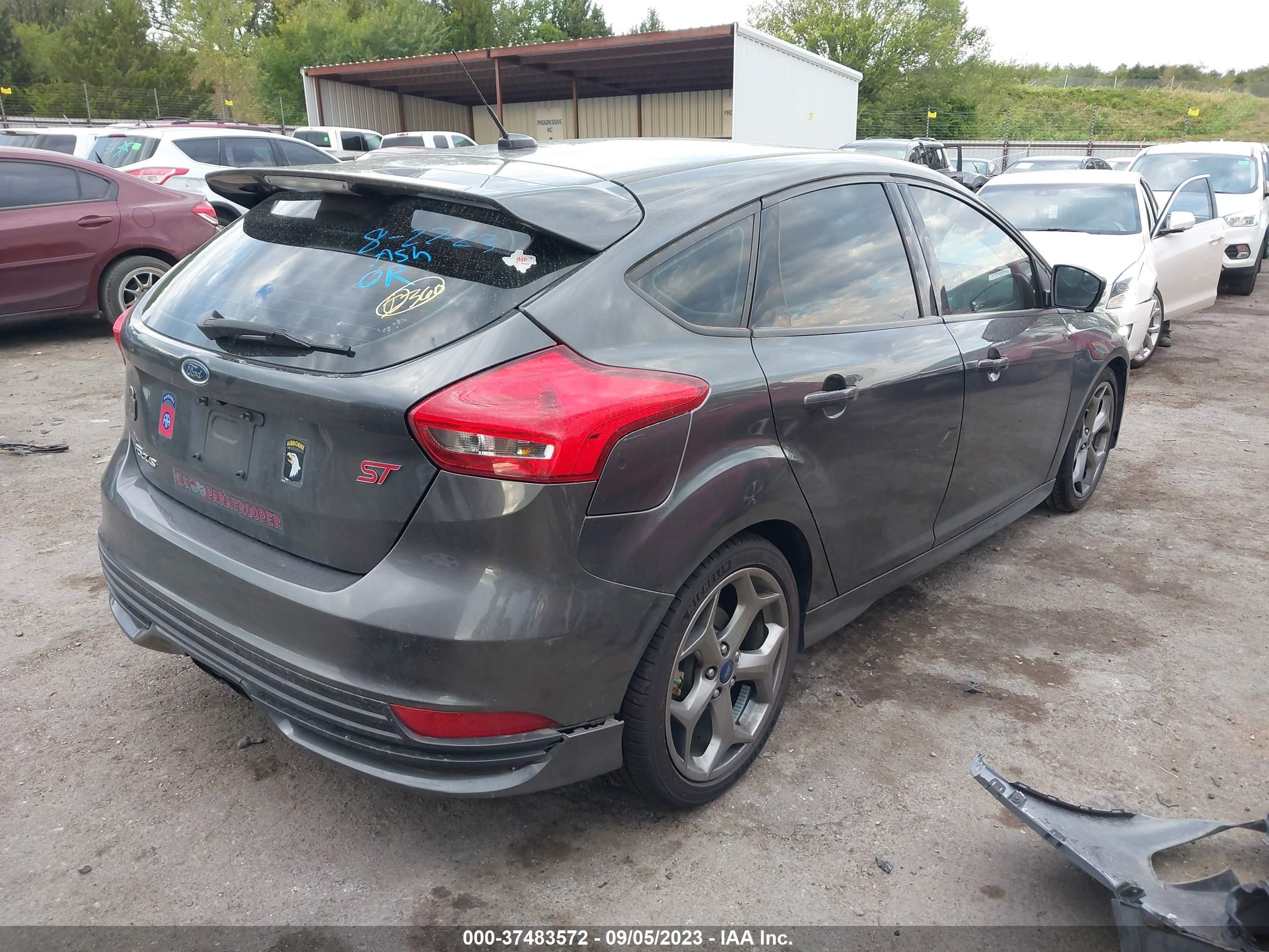 Photo 3 VIN: 1FADP3L92JL269244 - FORD FOCUS 