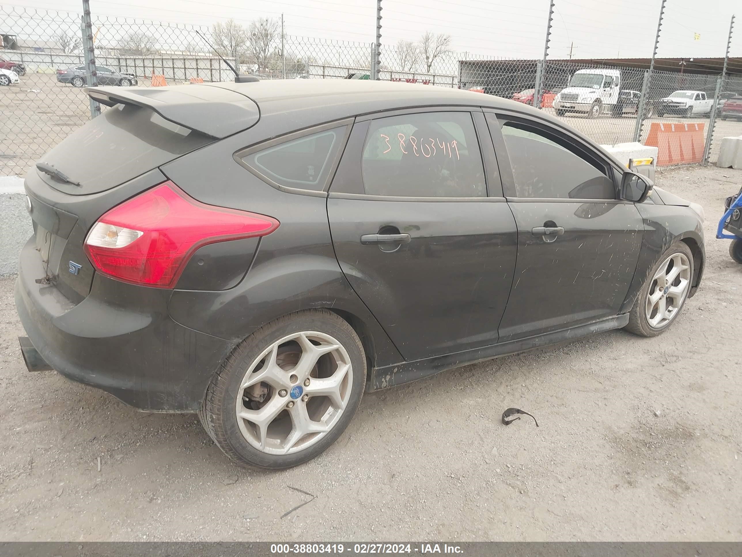 Photo 3 VIN: 1FADP3L93DL144158 - FORD FOCUS ST 