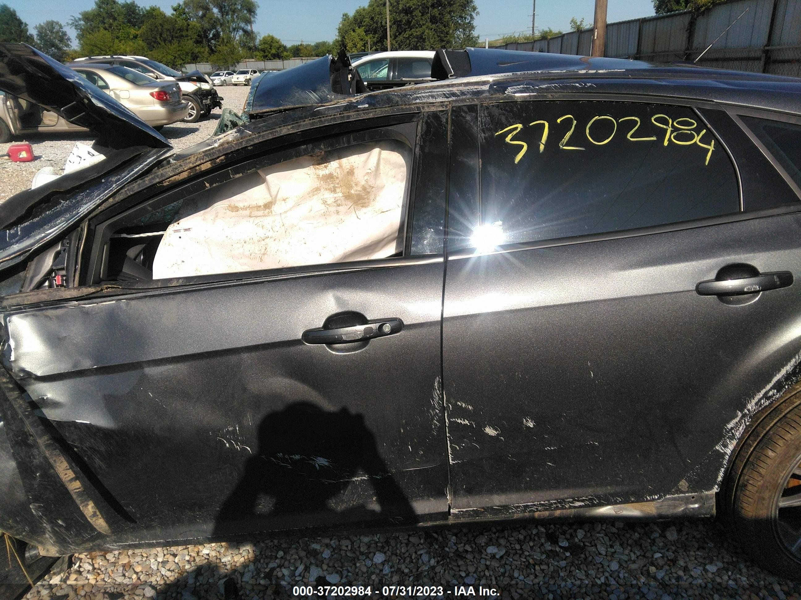 Photo 13 VIN: 1FADP3L93JL289129 - FORD FOCUS 