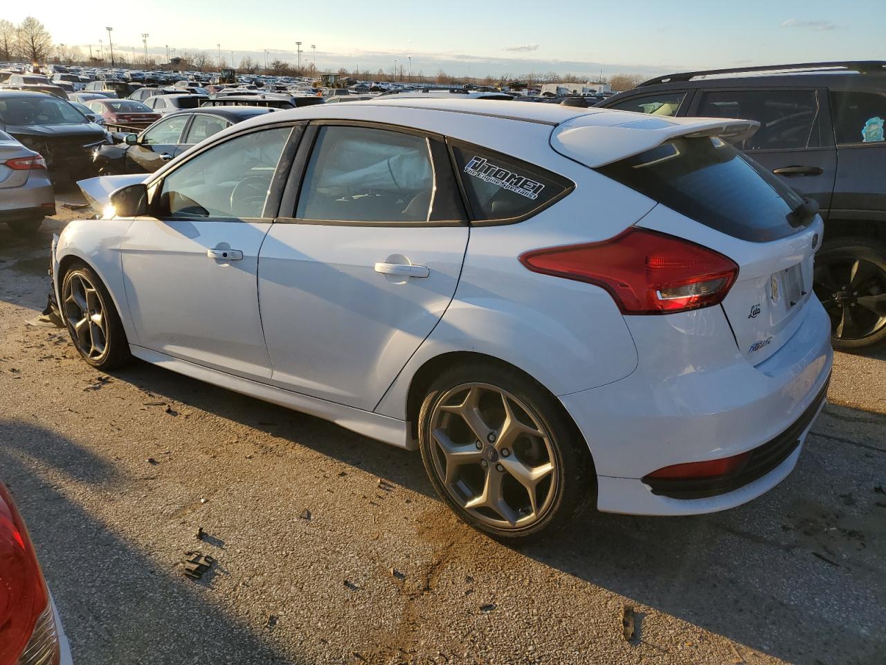 Photo 1 VIN: 1FADP3L93JL332531 - FORD FOCUS 