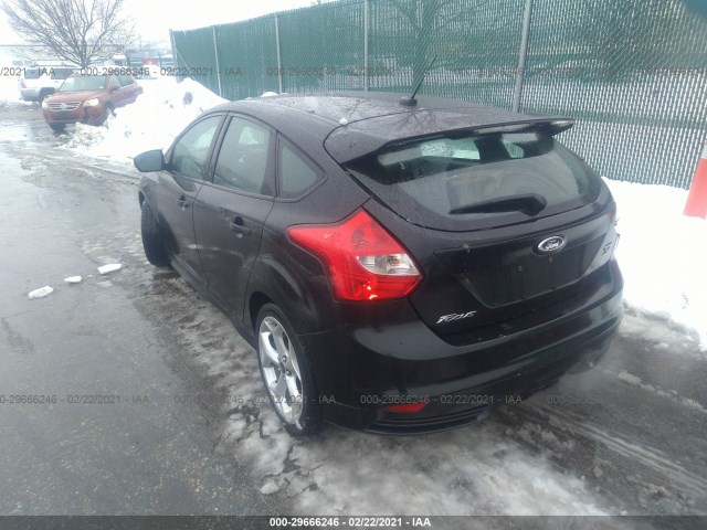 Photo 2 VIN: 1FADP3L94DL215948 - FORD FOCUS 