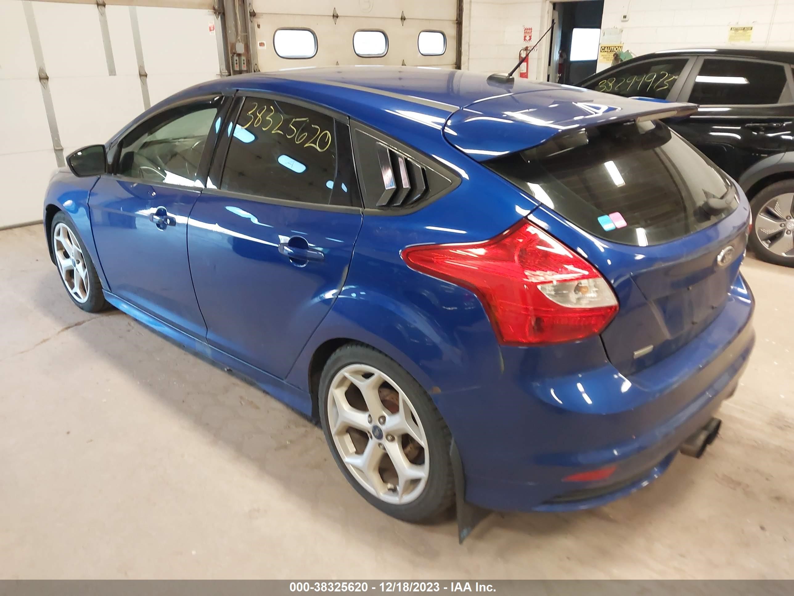 Photo 2 VIN: 1FADP3L94DL332347 - FORD FOCUS ST 