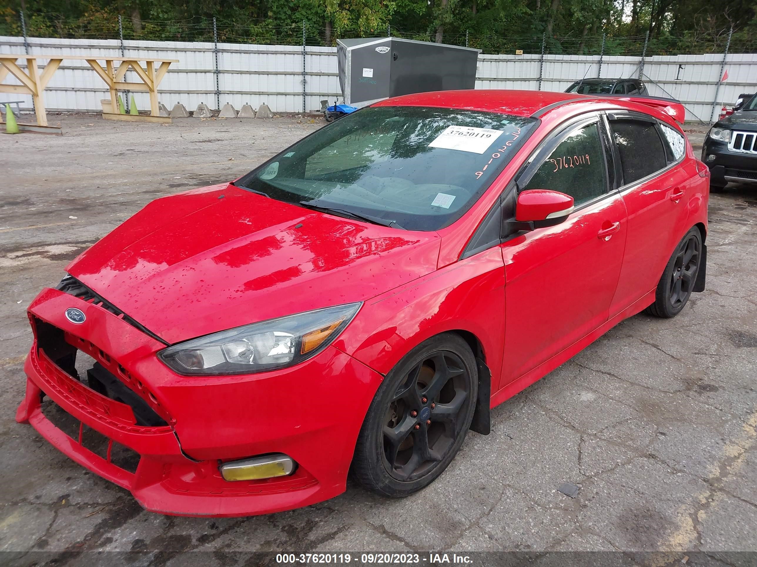 Photo 1 VIN: 1FADP3L94FL367845 - FORD FOCUS 