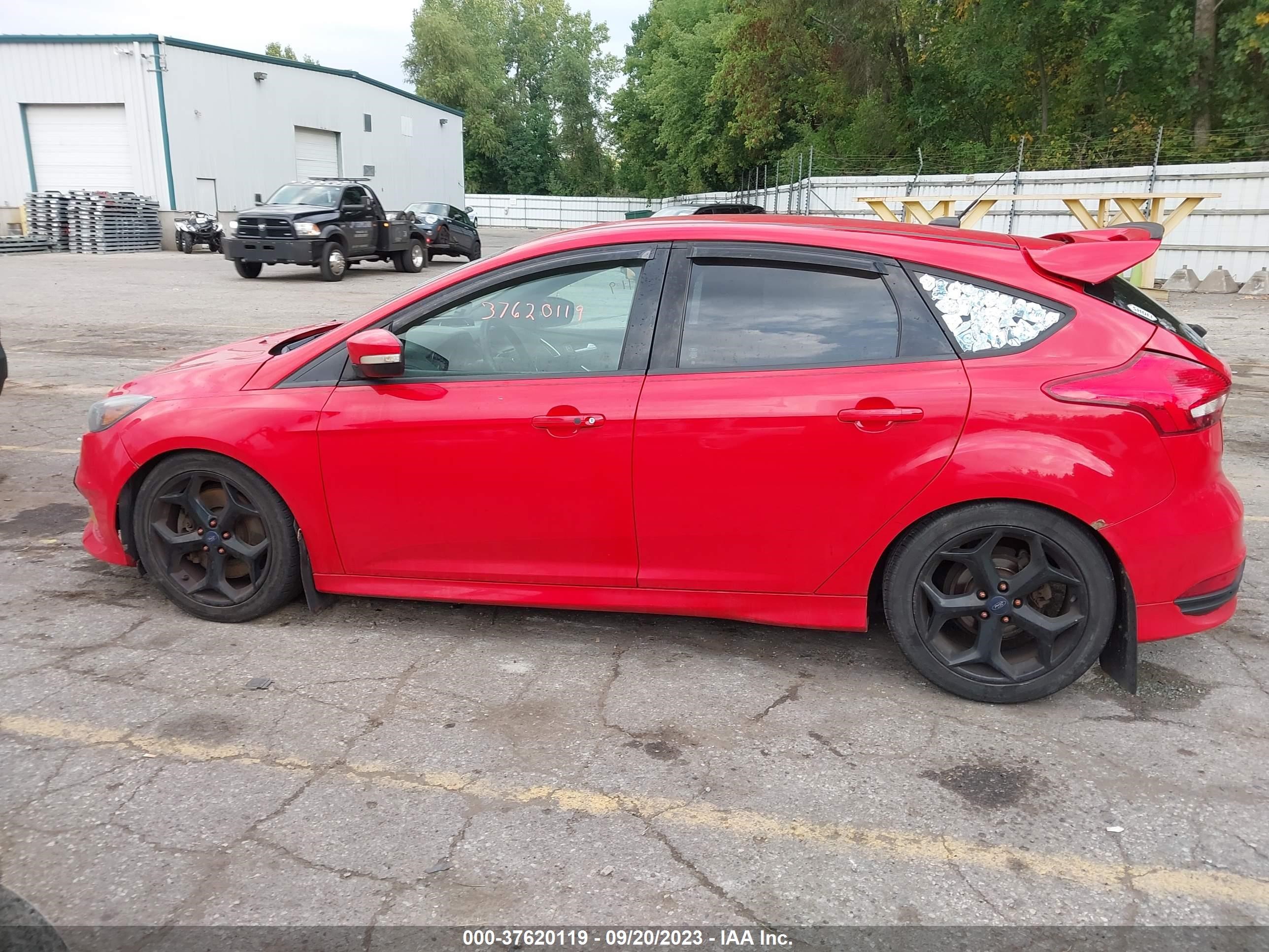 Photo 13 VIN: 1FADP3L94FL367845 - FORD FOCUS 