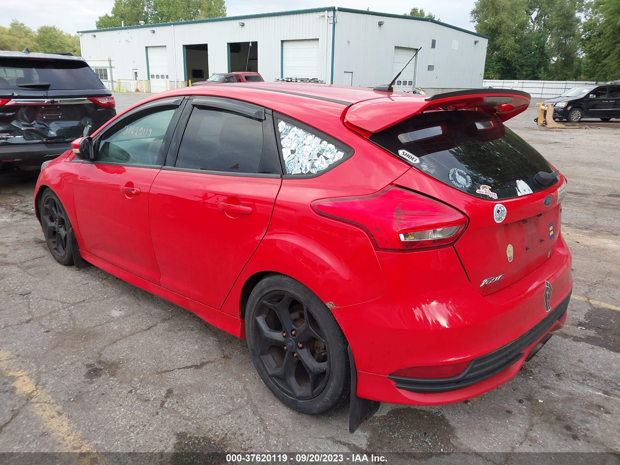 Photo 2 VIN: 1FADP3L94FL367845 - FORD FOCUS 