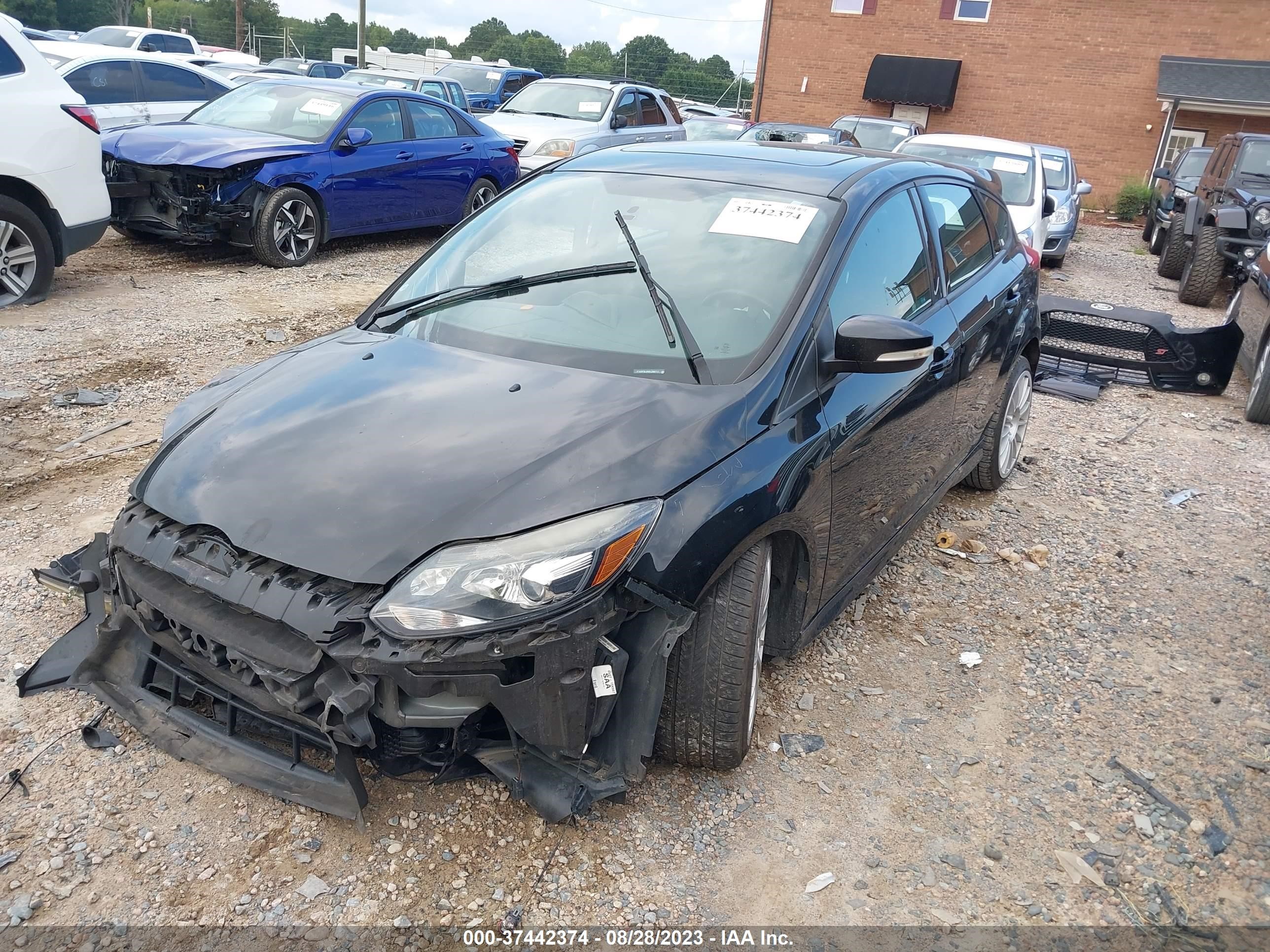 Photo 1 VIN: 1FADP3L95EL338711 - FORD FOCUS 