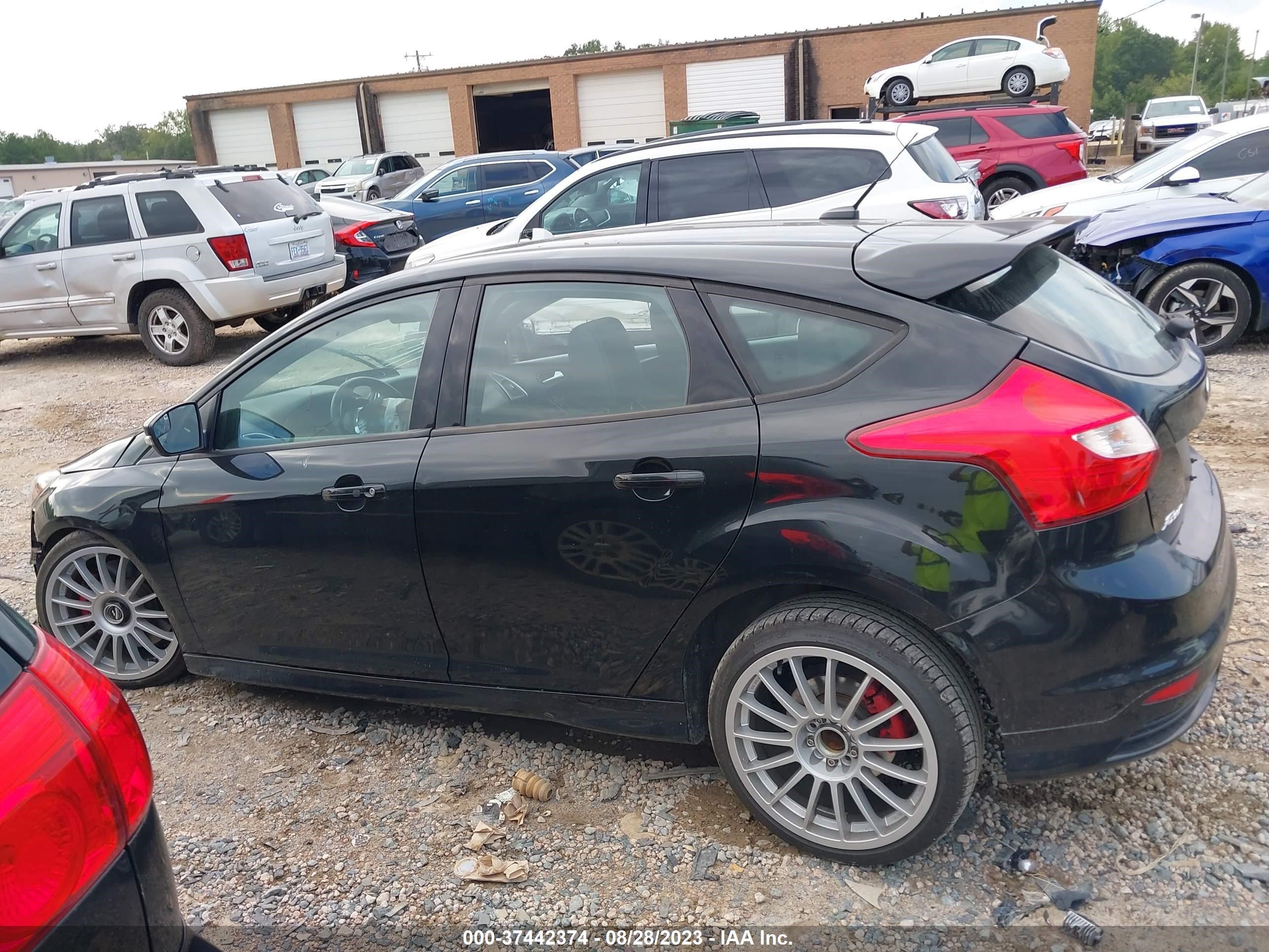 Photo 13 VIN: 1FADP3L95EL338711 - FORD FOCUS 