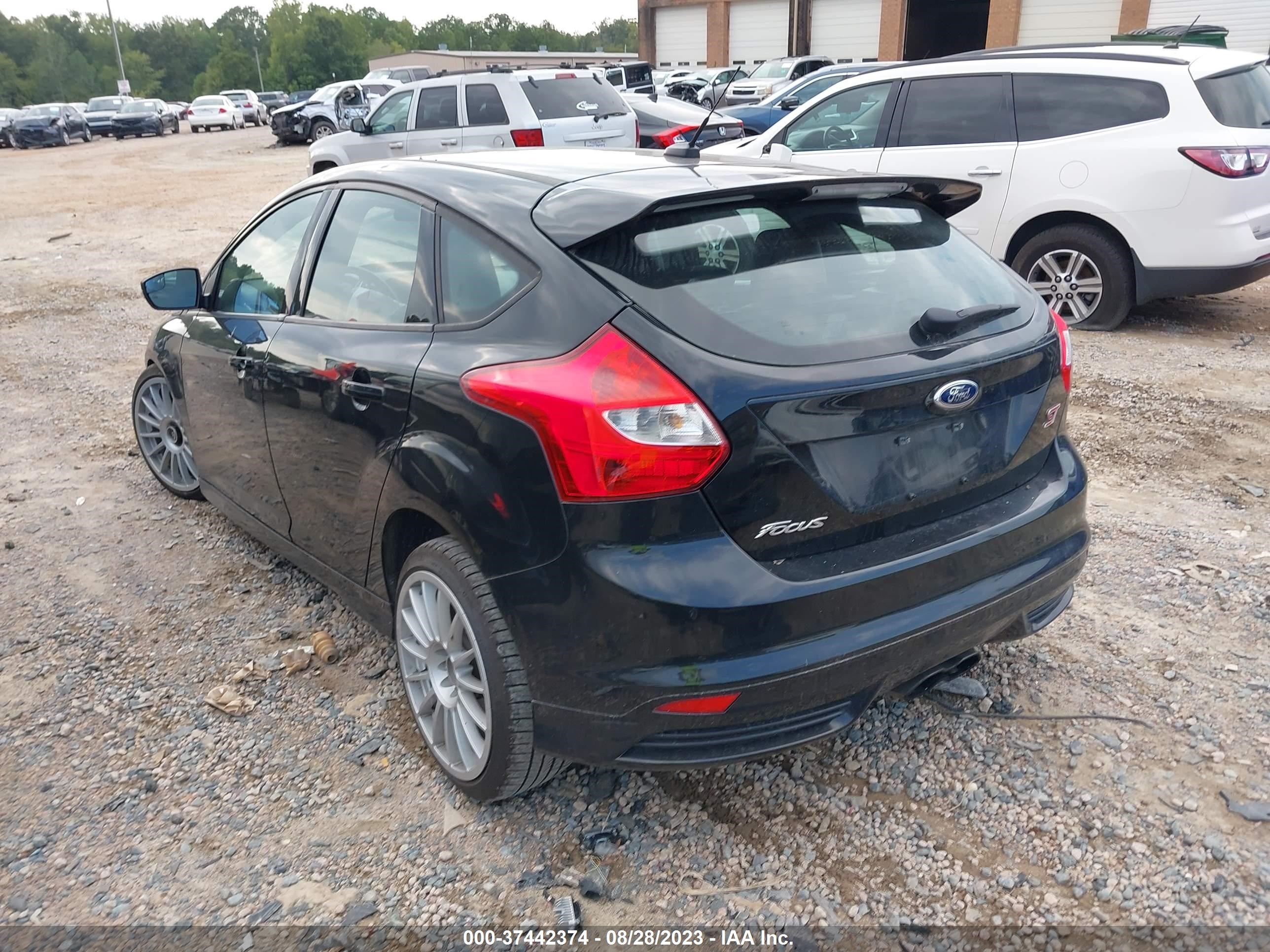 Photo 2 VIN: 1FADP3L95EL338711 - FORD FOCUS 