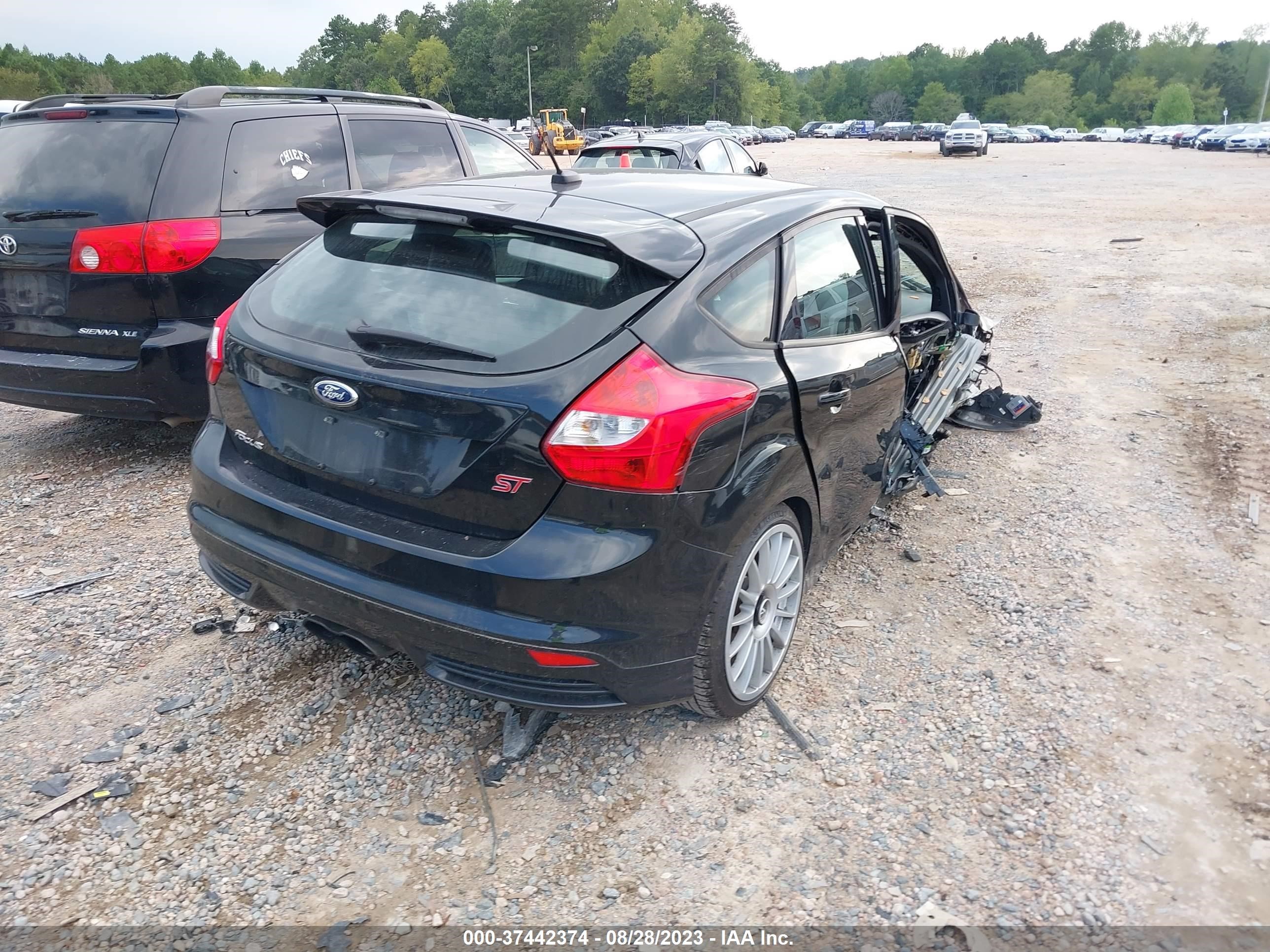 Photo 3 VIN: 1FADP3L95EL338711 - FORD FOCUS 