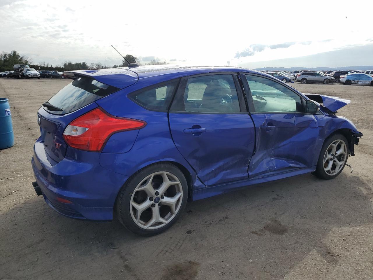 Photo 2 VIN: 1FADP3L96DL330311 - FORD FOCUS 