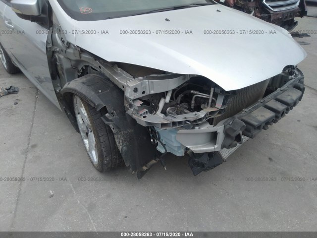 Photo 5 VIN: 1FADP3L96EL381258 - FORD FOCUS 