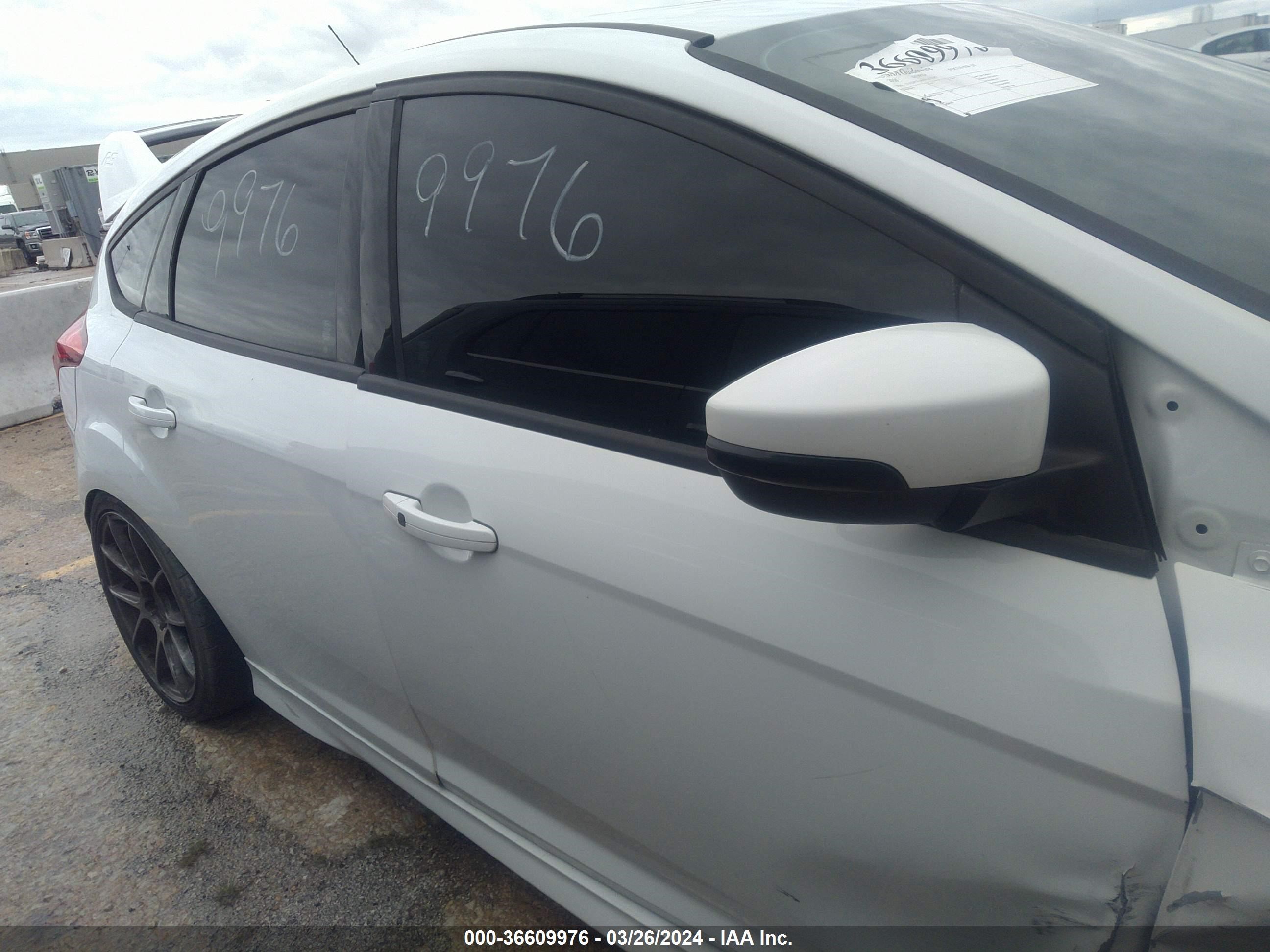 Photo 12 VIN: 1FADP3L96GL292387 - FORD FOCUS ST 