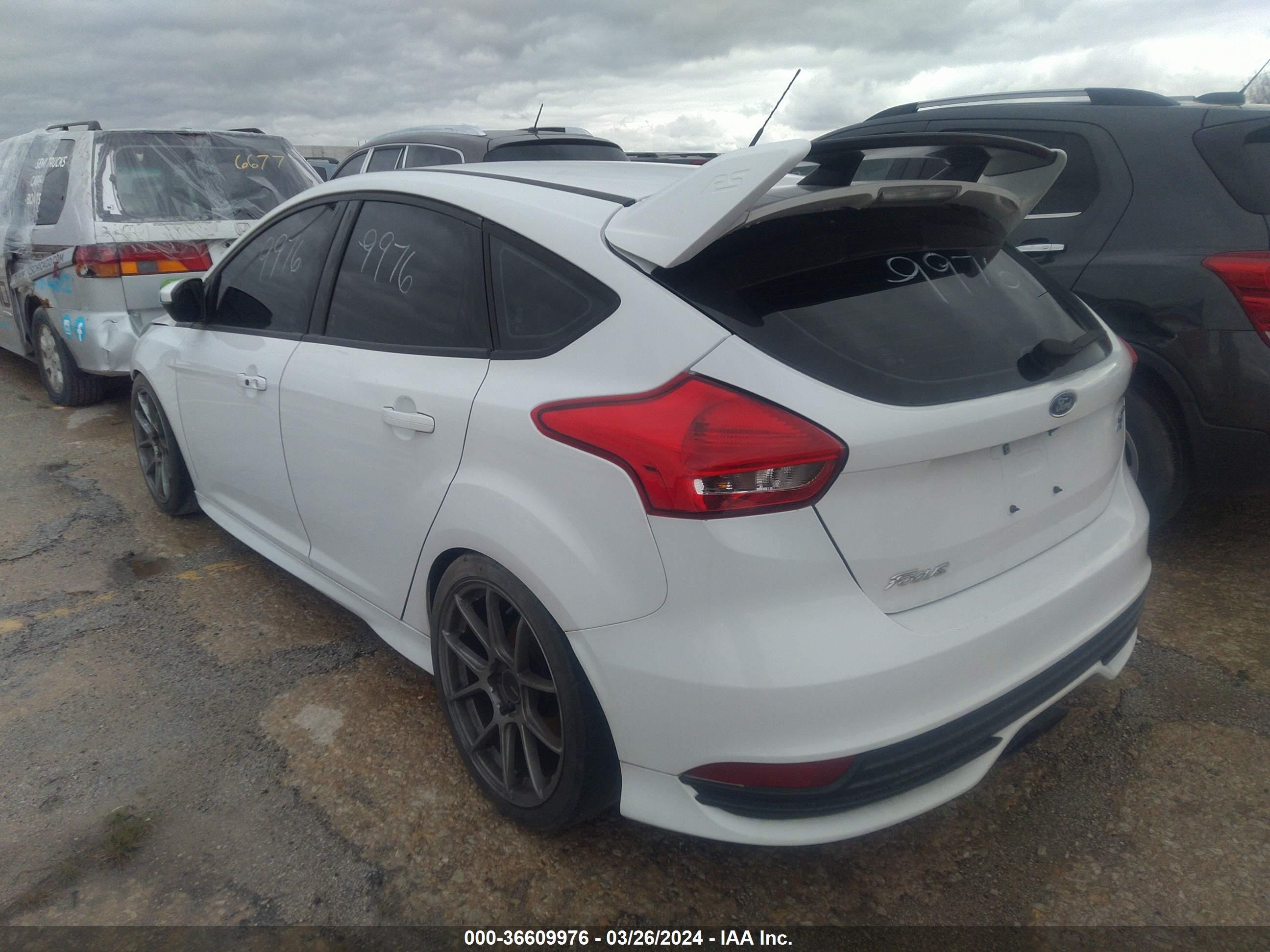 Photo 2 VIN: 1FADP3L96GL292387 - FORD FOCUS ST 