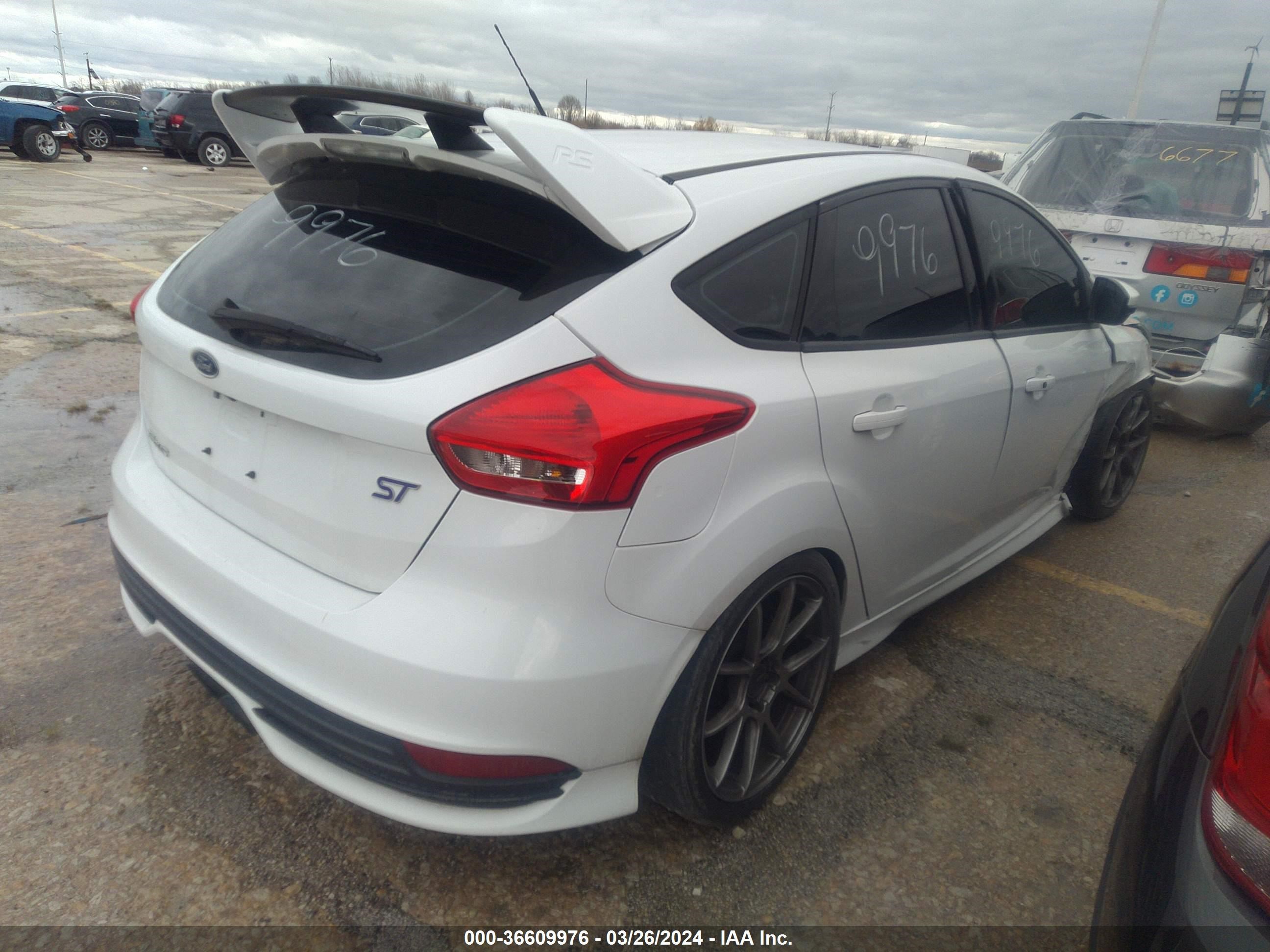 Photo 3 VIN: 1FADP3L96GL292387 - FORD FOCUS ST 