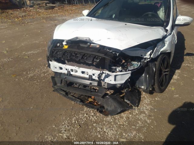 Photo 5 VIN: 1FADP3L96HL243367 - FORD FOCUS 