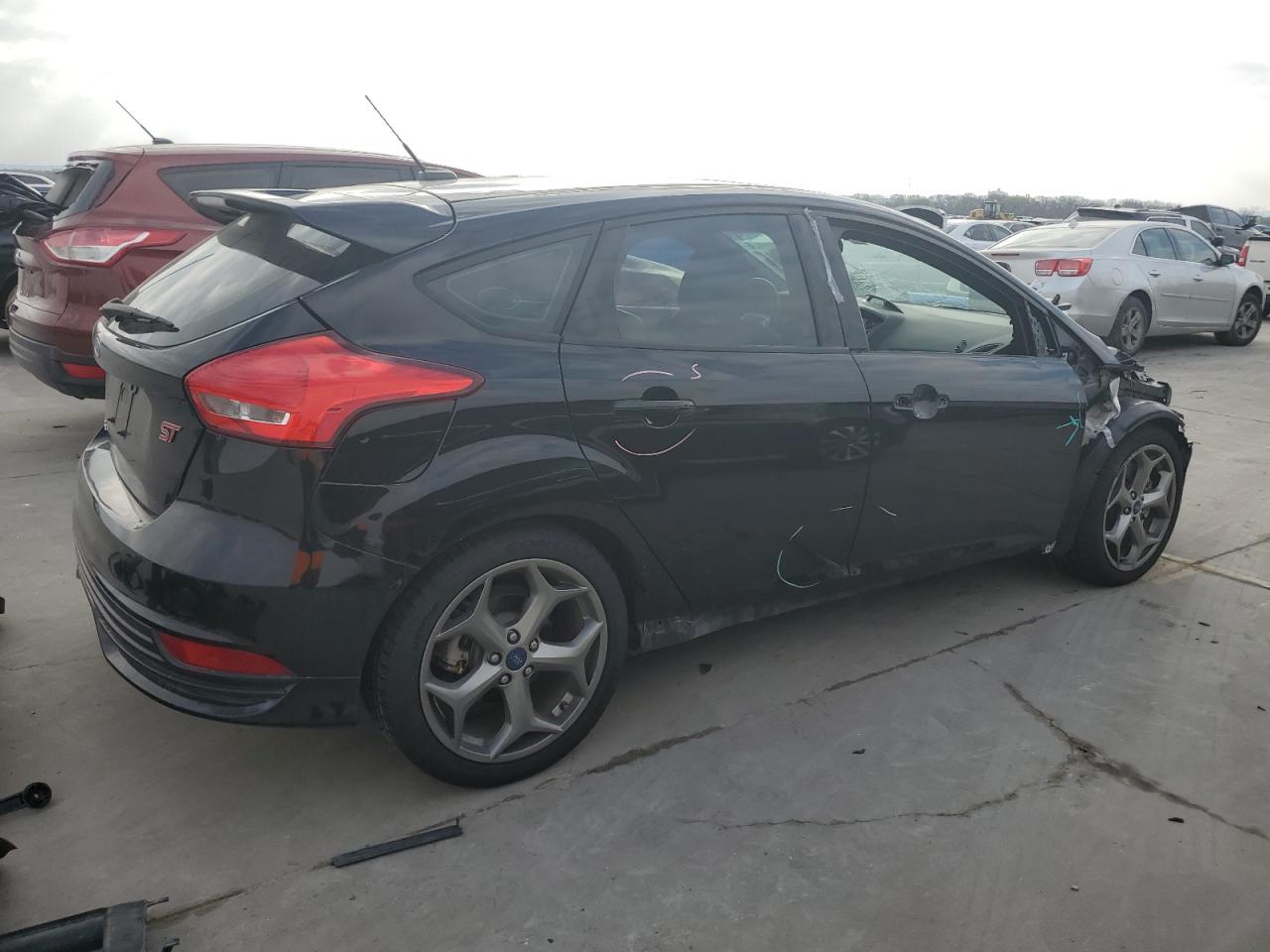 Photo 2 VIN: 1FADP3L96JL233105 - FORD FOCUS 