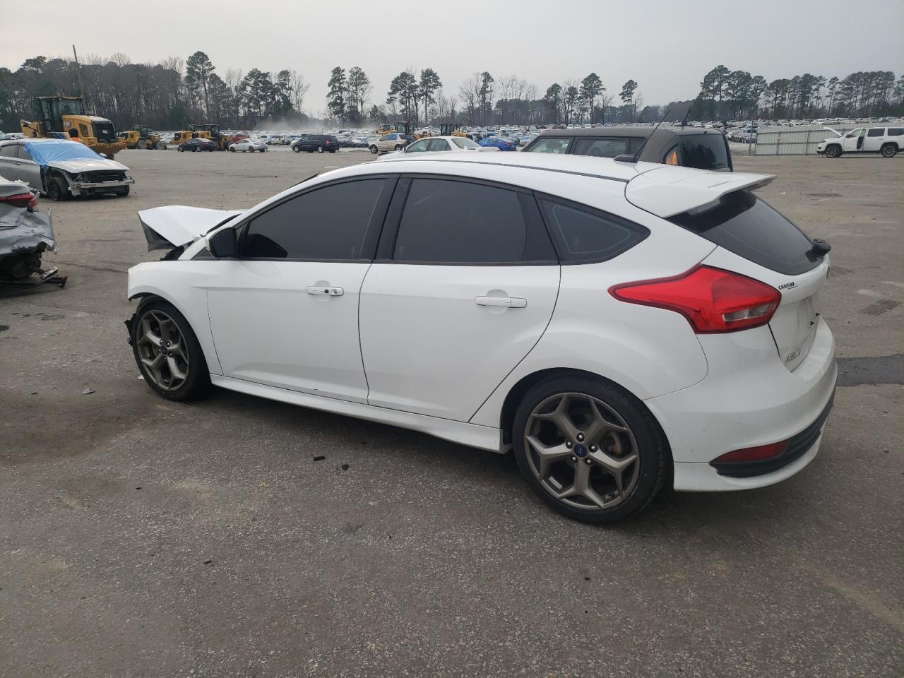 Photo 1 VIN: 1FADP3L96JL325394 - FORD FOCUS 