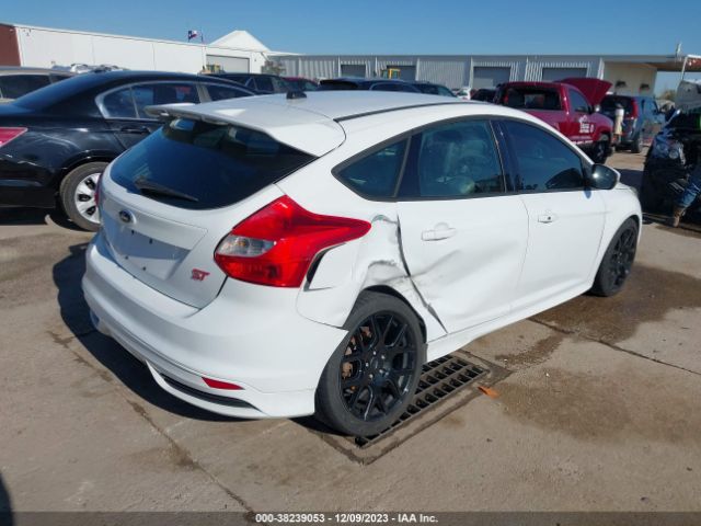 Photo 3 VIN: 1FADP3L98DL209604 - FORD FOCUS 