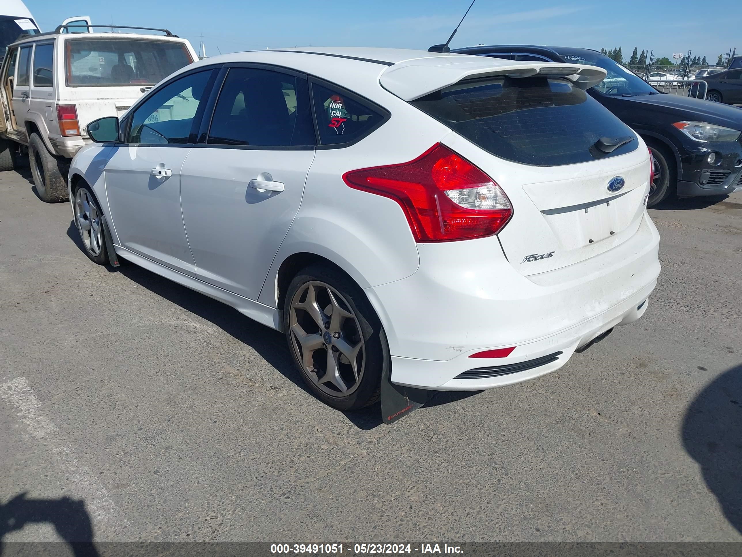 Photo 2 VIN: 1FADP3L99EL442974 - FORD FOCUS ST 