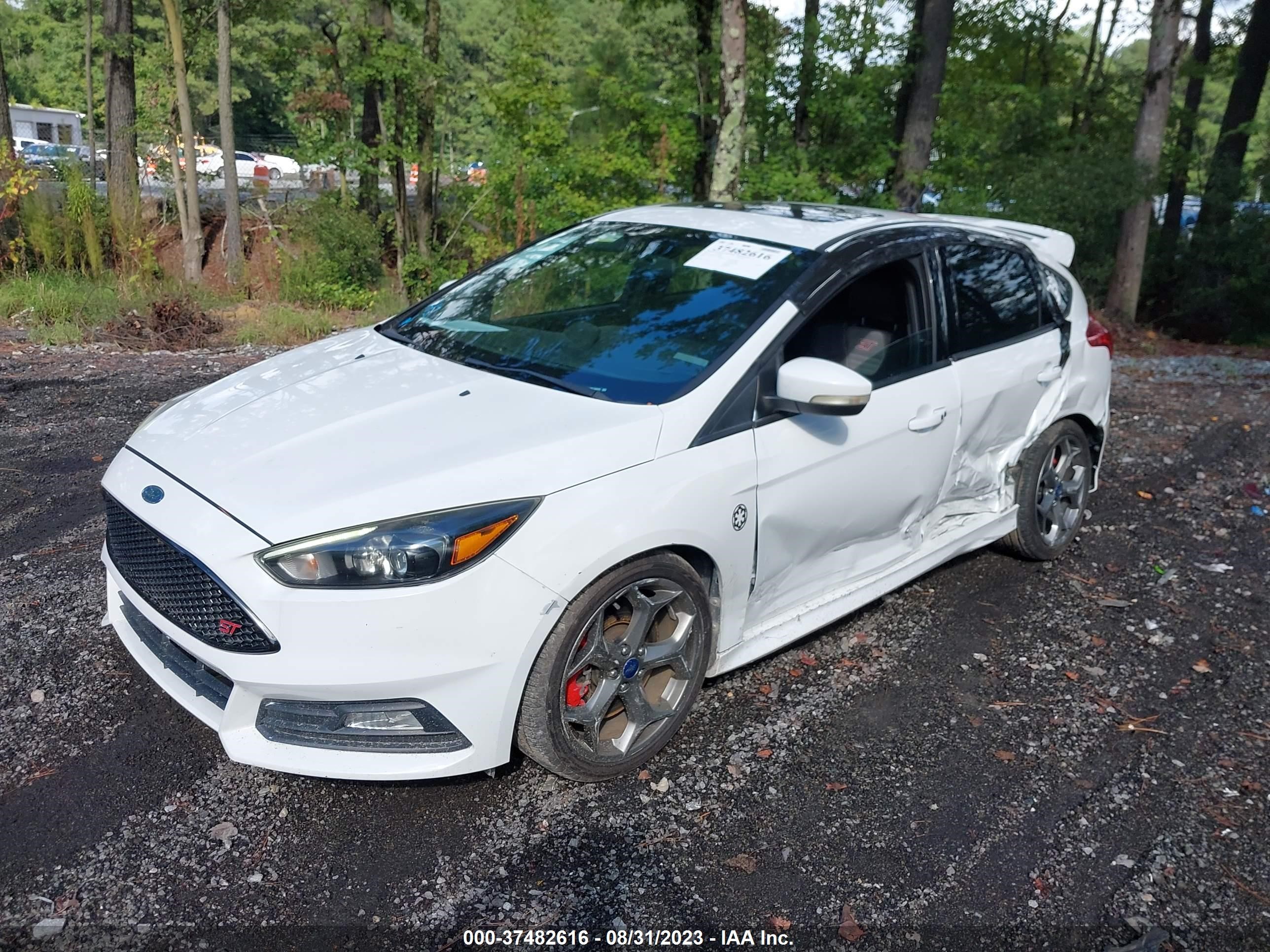 Photo 1 VIN: 1FADP3L99FL346005 - FORD FOCUS 