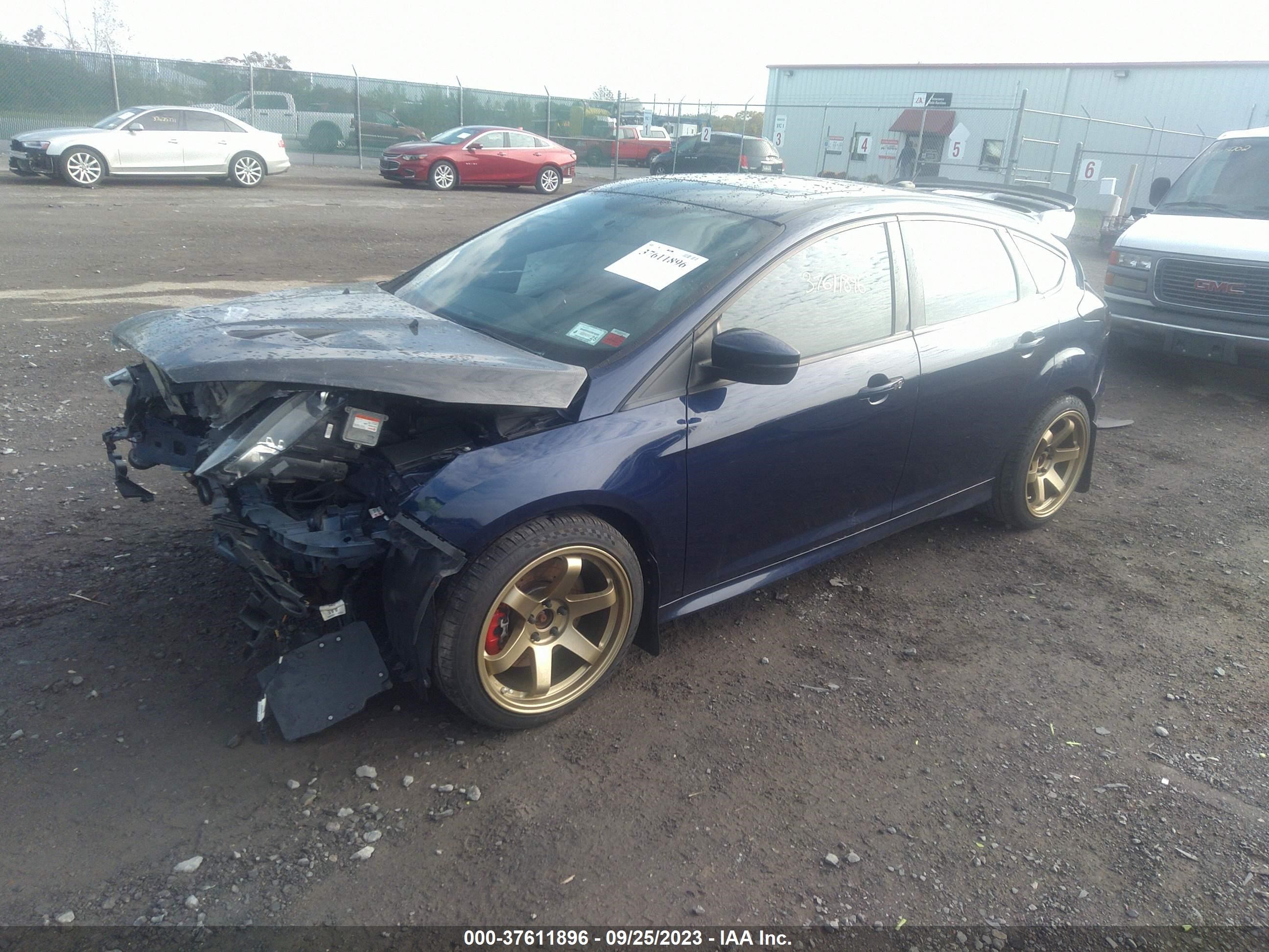 Photo 1 VIN: 1FADP3L99GL358334 - FORD FOCUS 