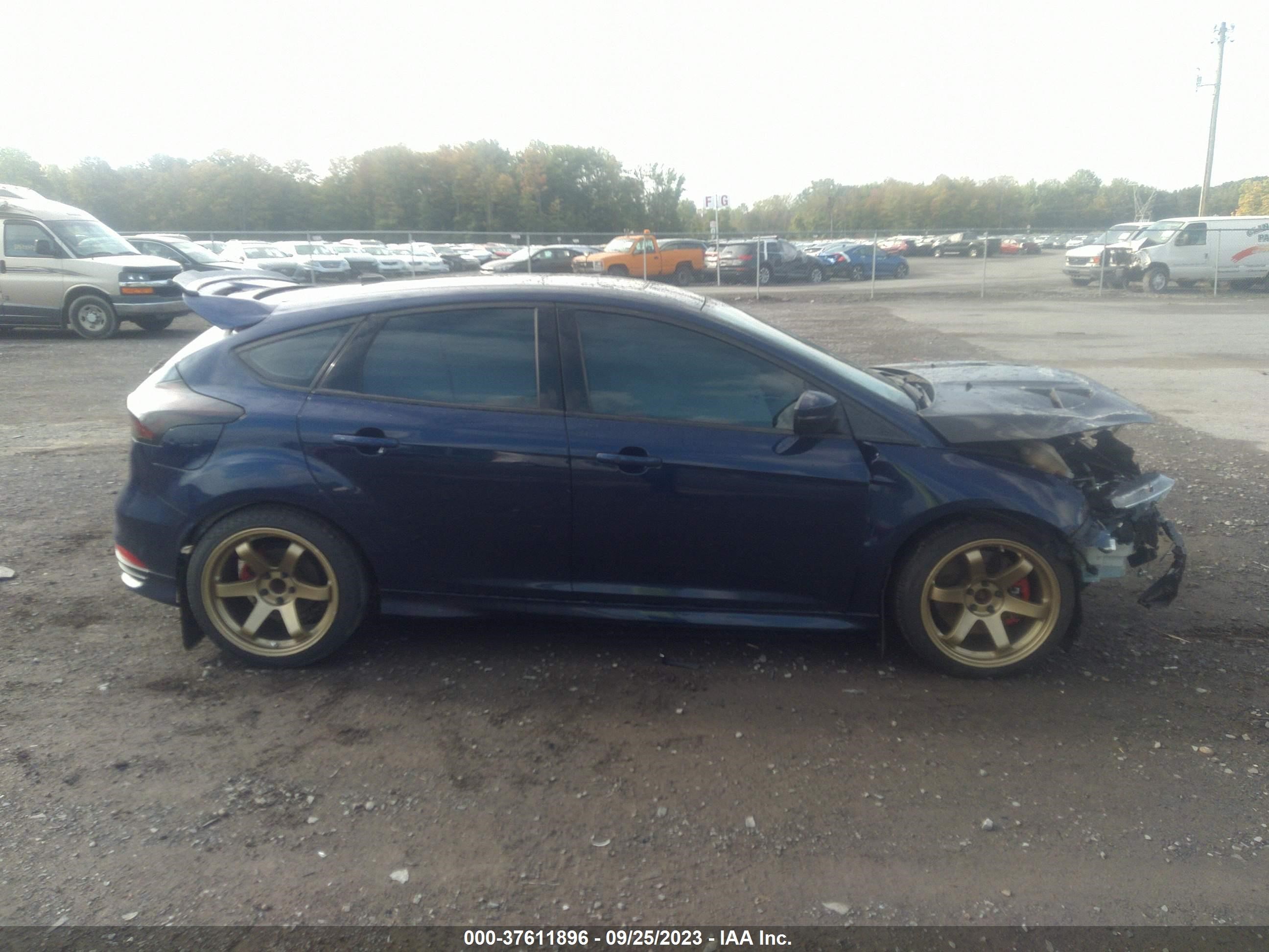 Photo 12 VIN: 1FADP3L99GL358334 - FORD FOCUS 