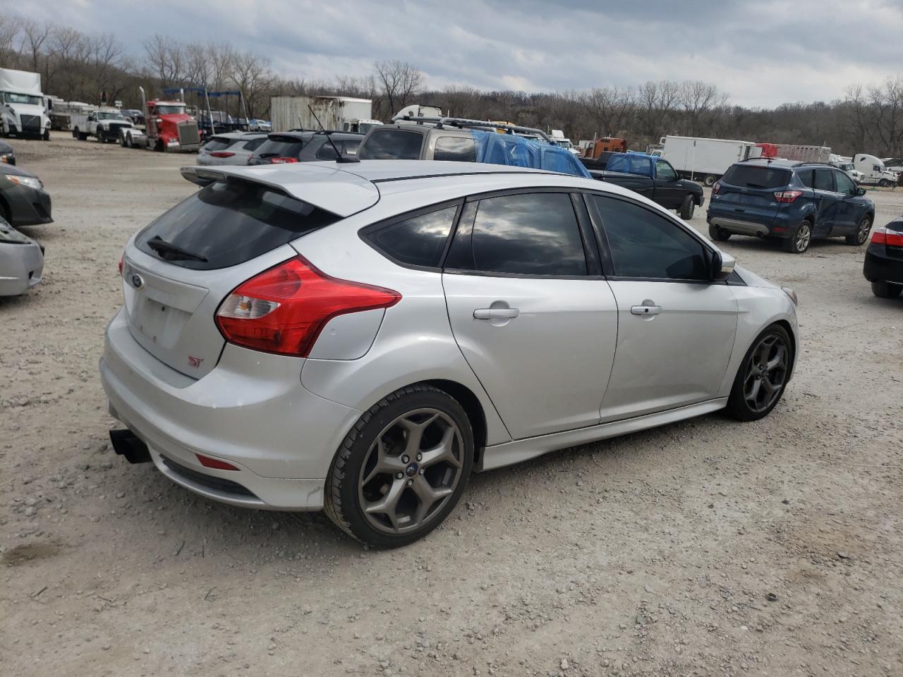 Photo 2 VIN: 1FADP3L9XEL175876 - FORD FOCUS 