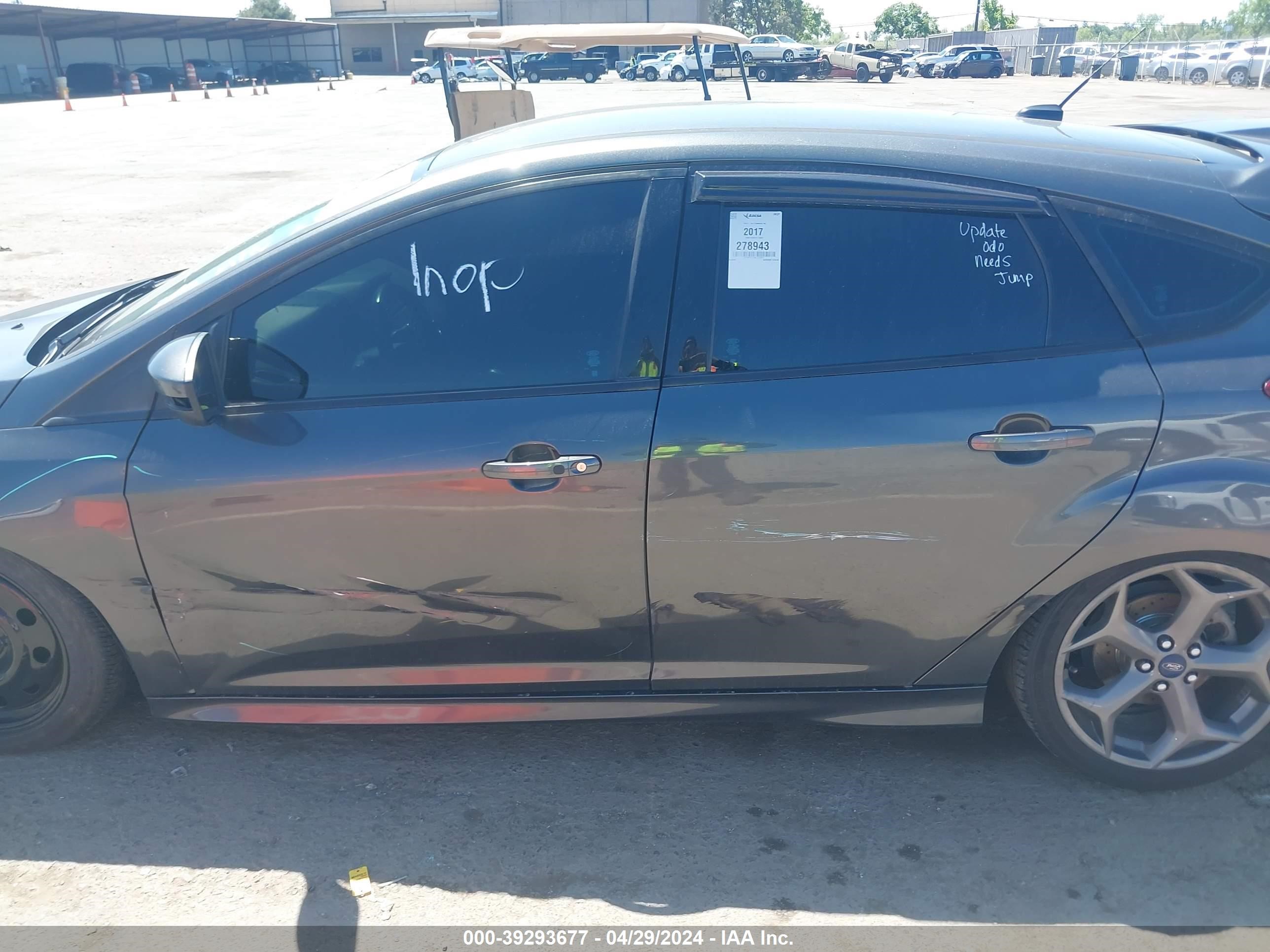 Photo 13 VIN: 1FADP3L9XHL223459 - FORD FOCUS ST 